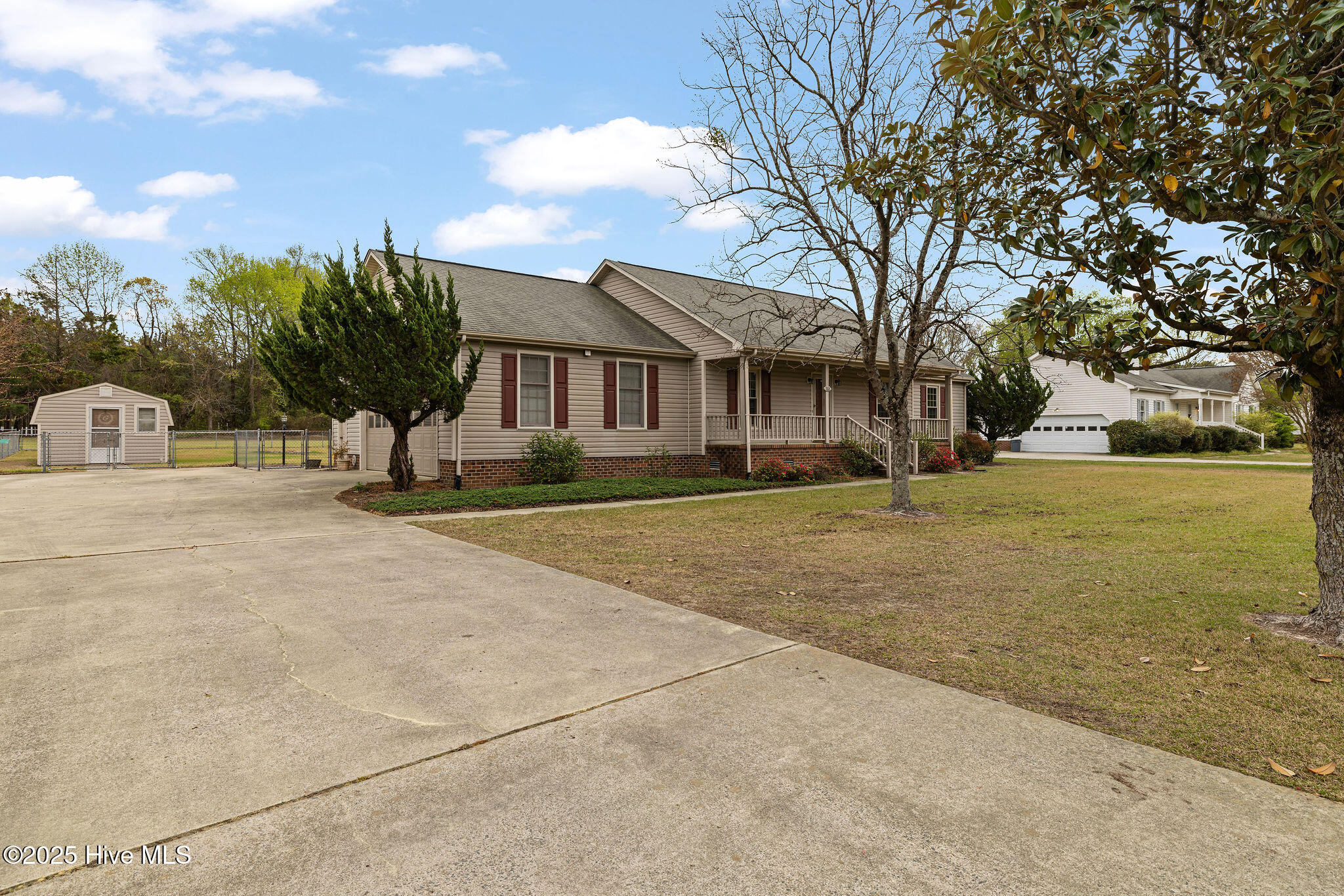 588 Vail Road Property Photo 2