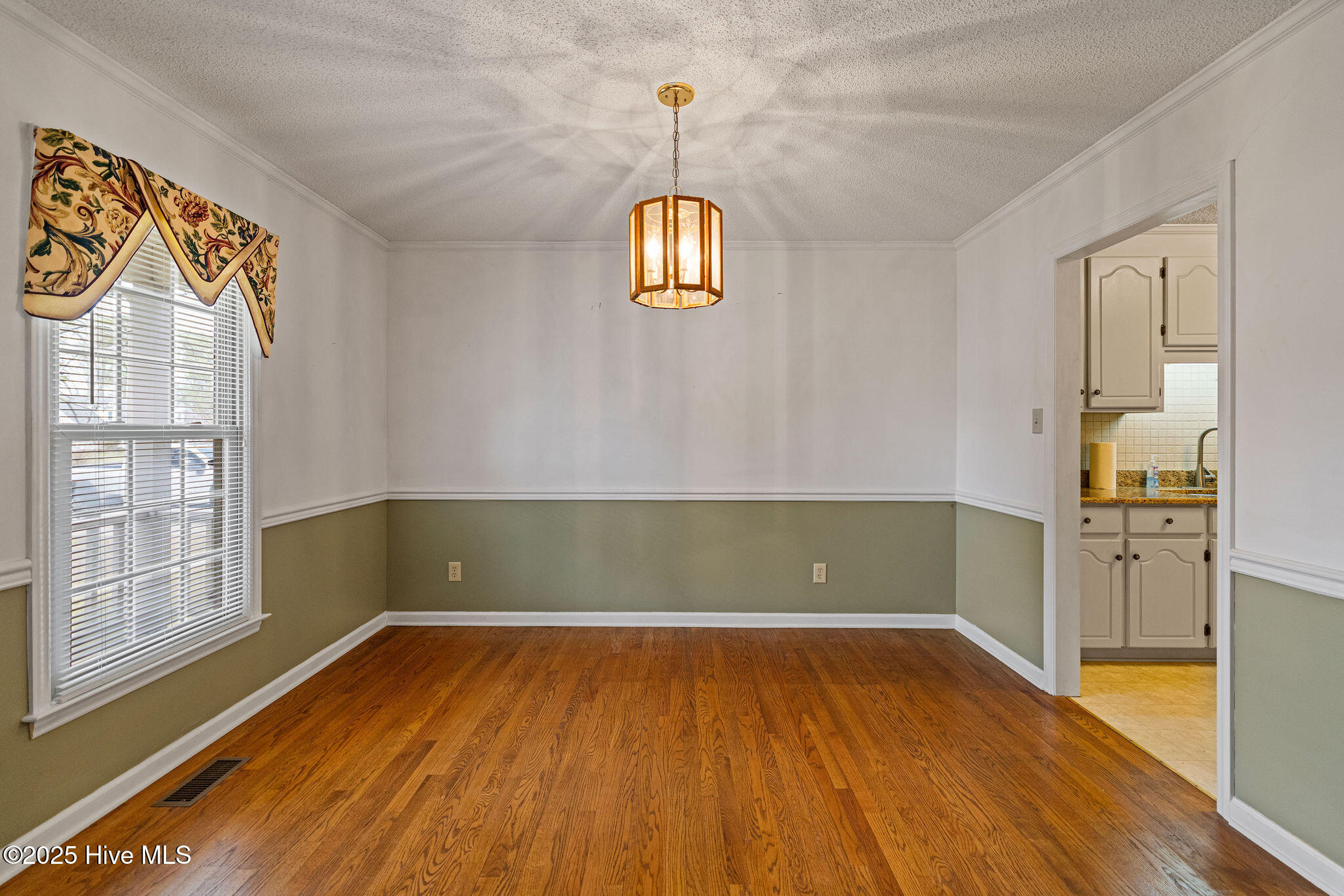 588 Vail Road Property Photo 4