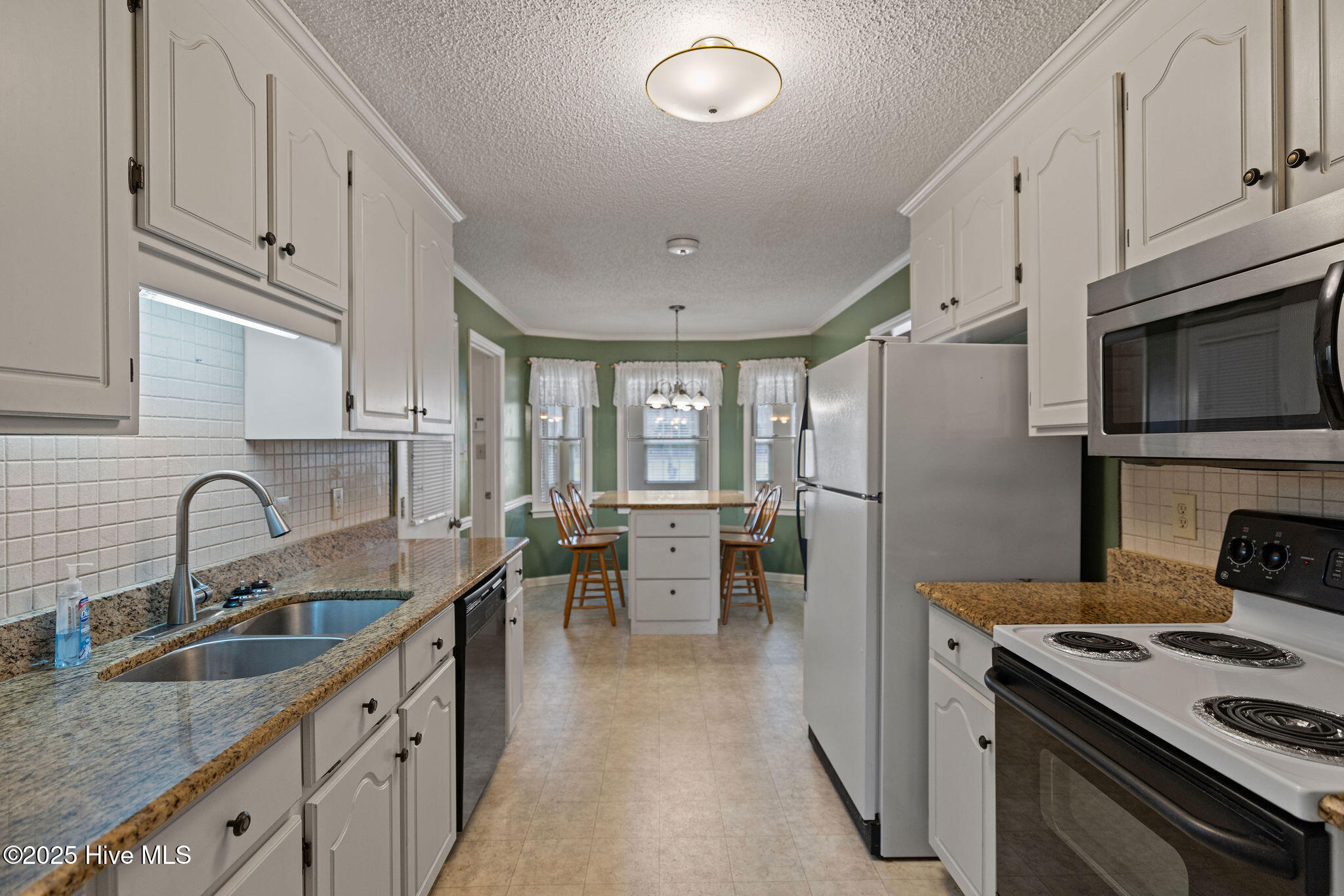 588 Vail Road Property Photo 7