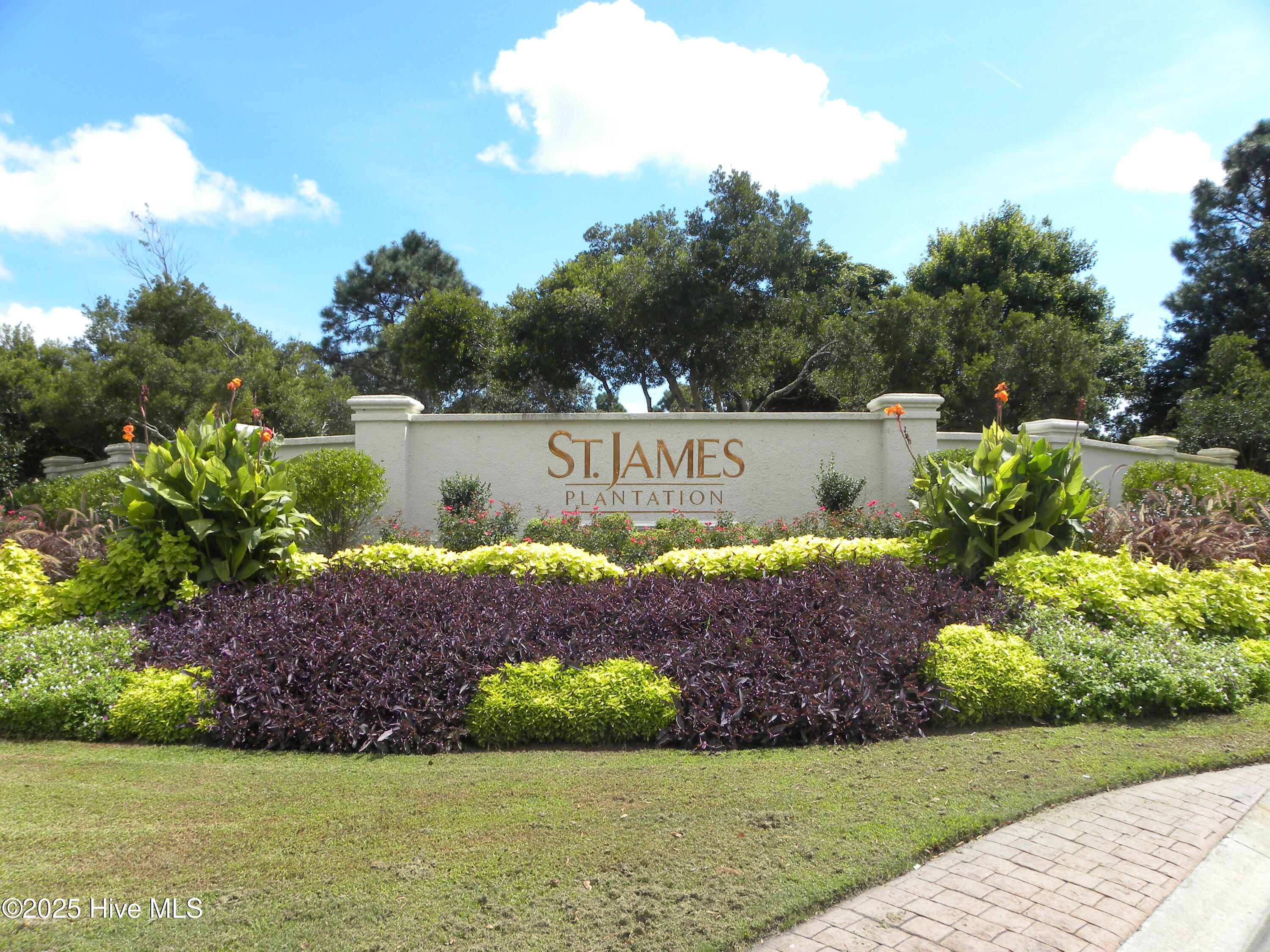 2571 St James Drive C-33 Property Photo 4