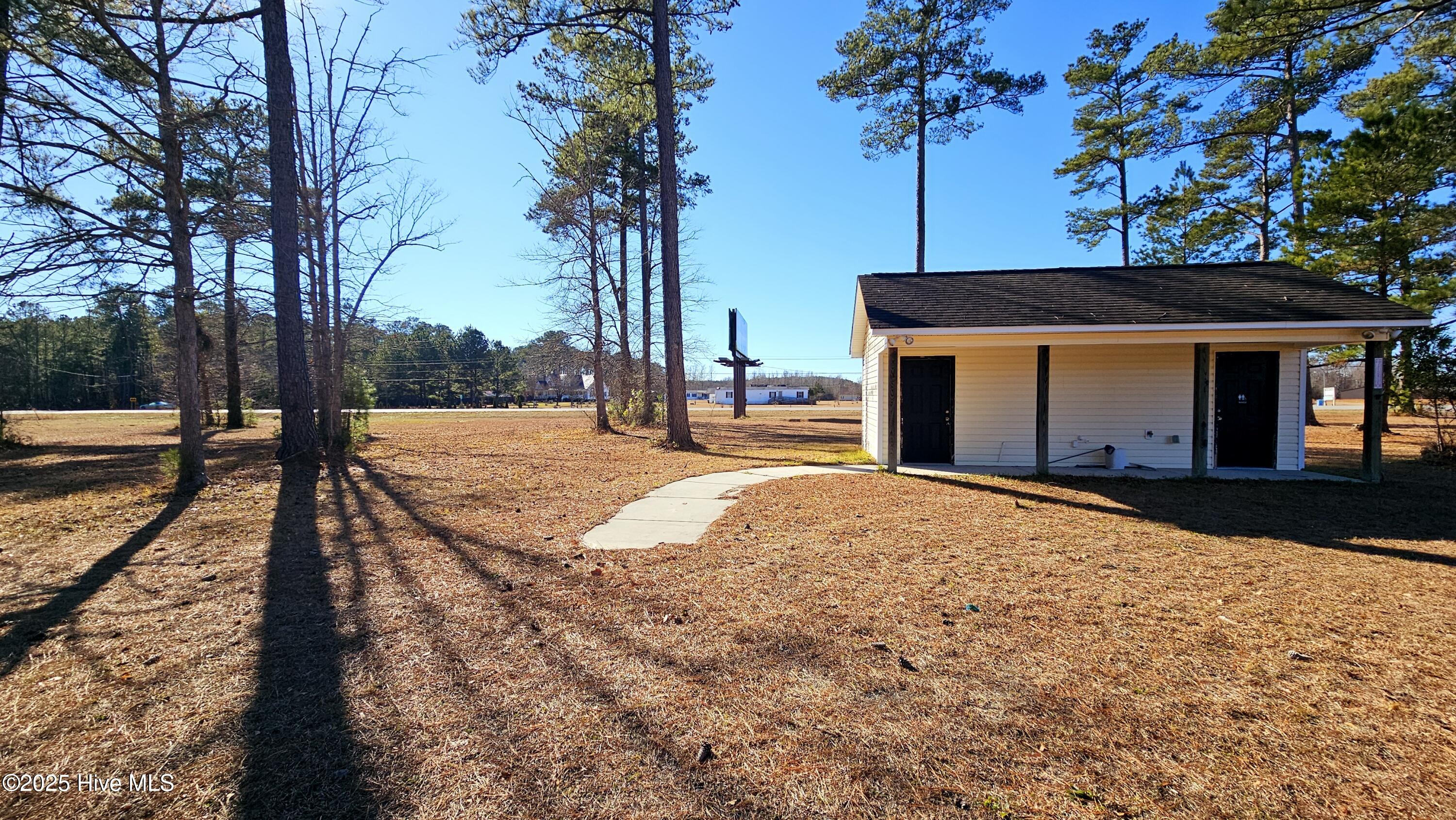 5988 Richlands Highway Property Photo 3