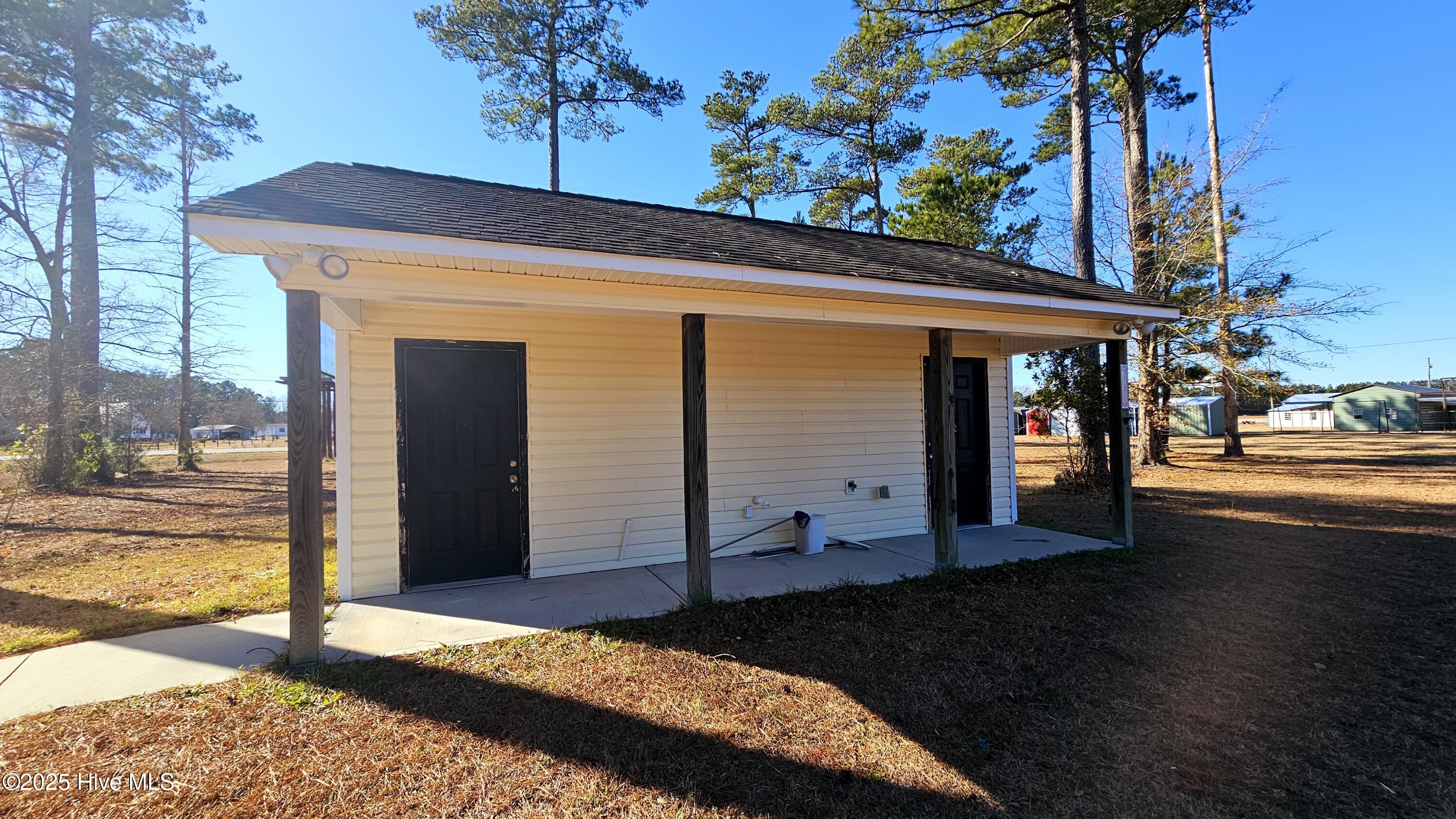 5988 Richlands Highway Property Photo 5
