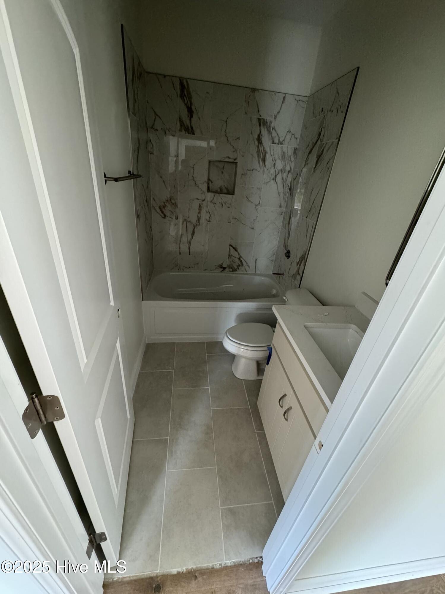 2537 Jones Street Property Photo 7