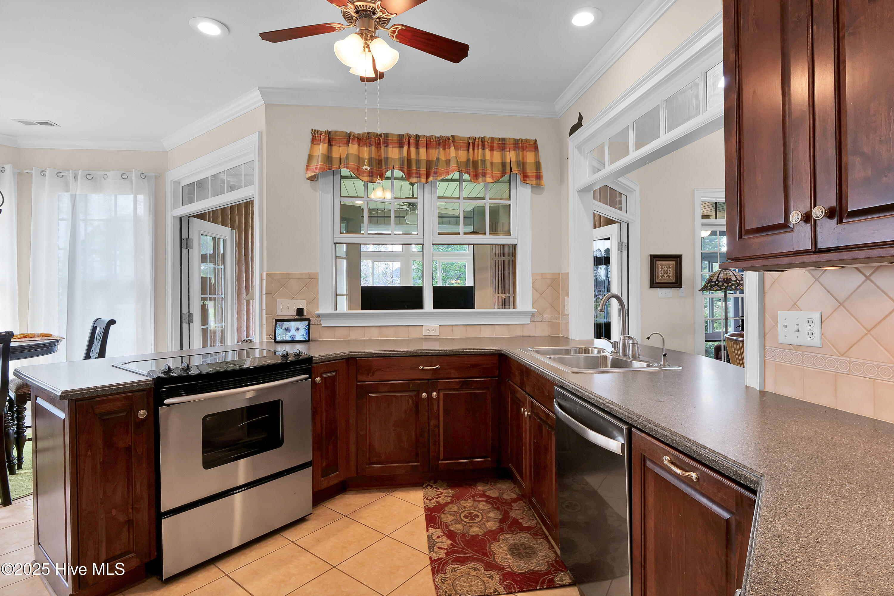 9278 Checkerberry Square Property Photo 11