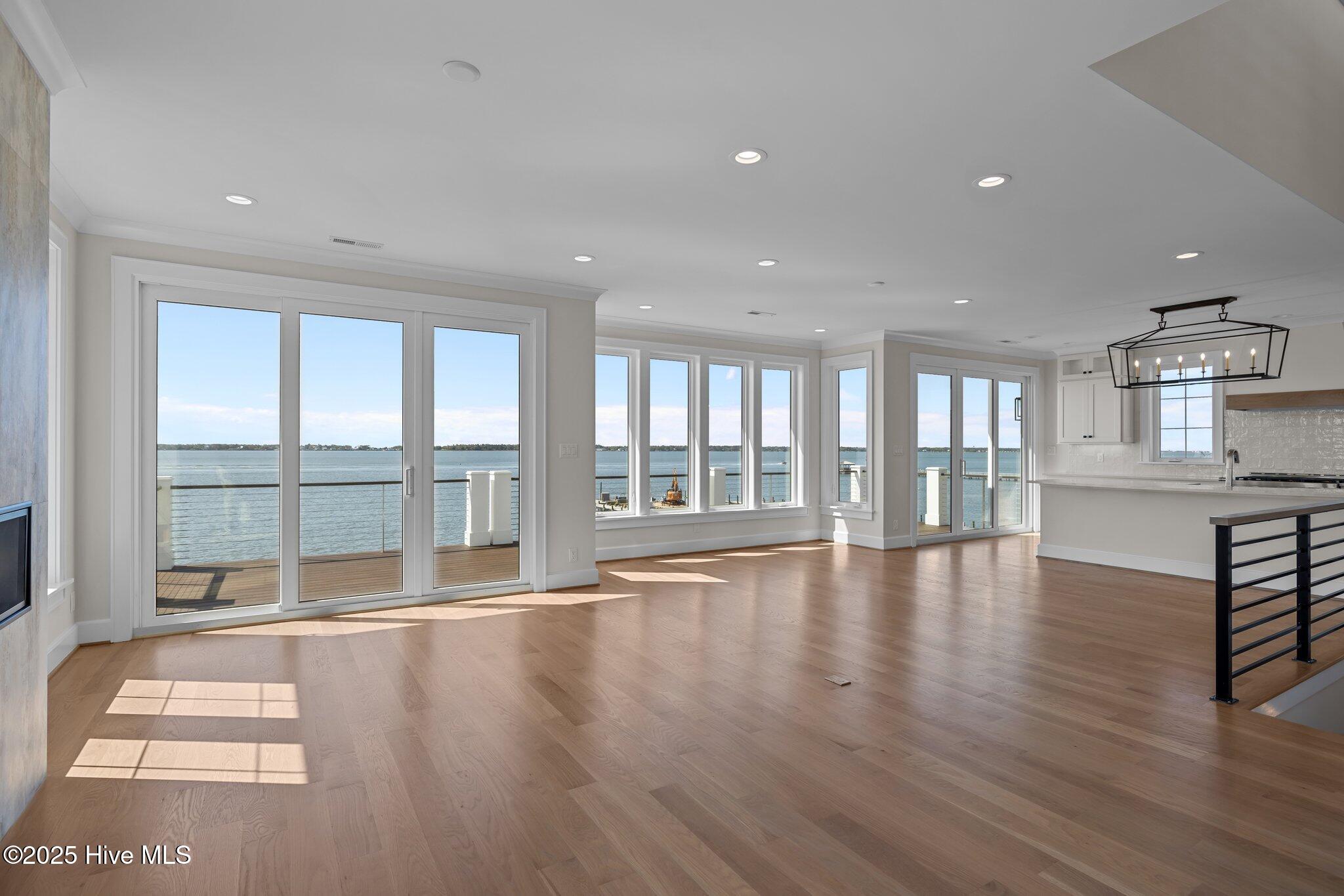 4737 S S Shore Dr Drive Property Photo 6