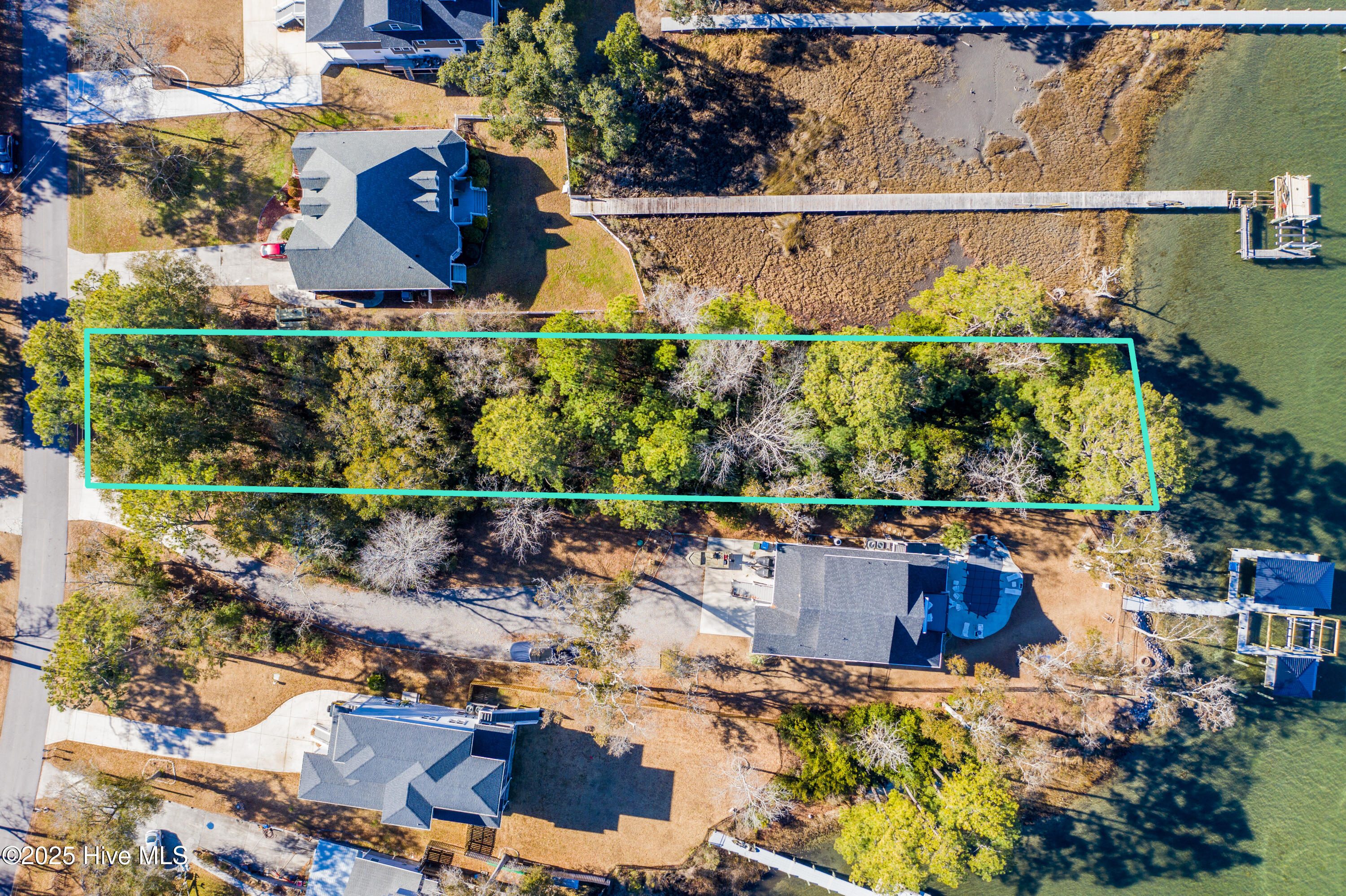 819 Chadwick Shores Drive Property Photo 3