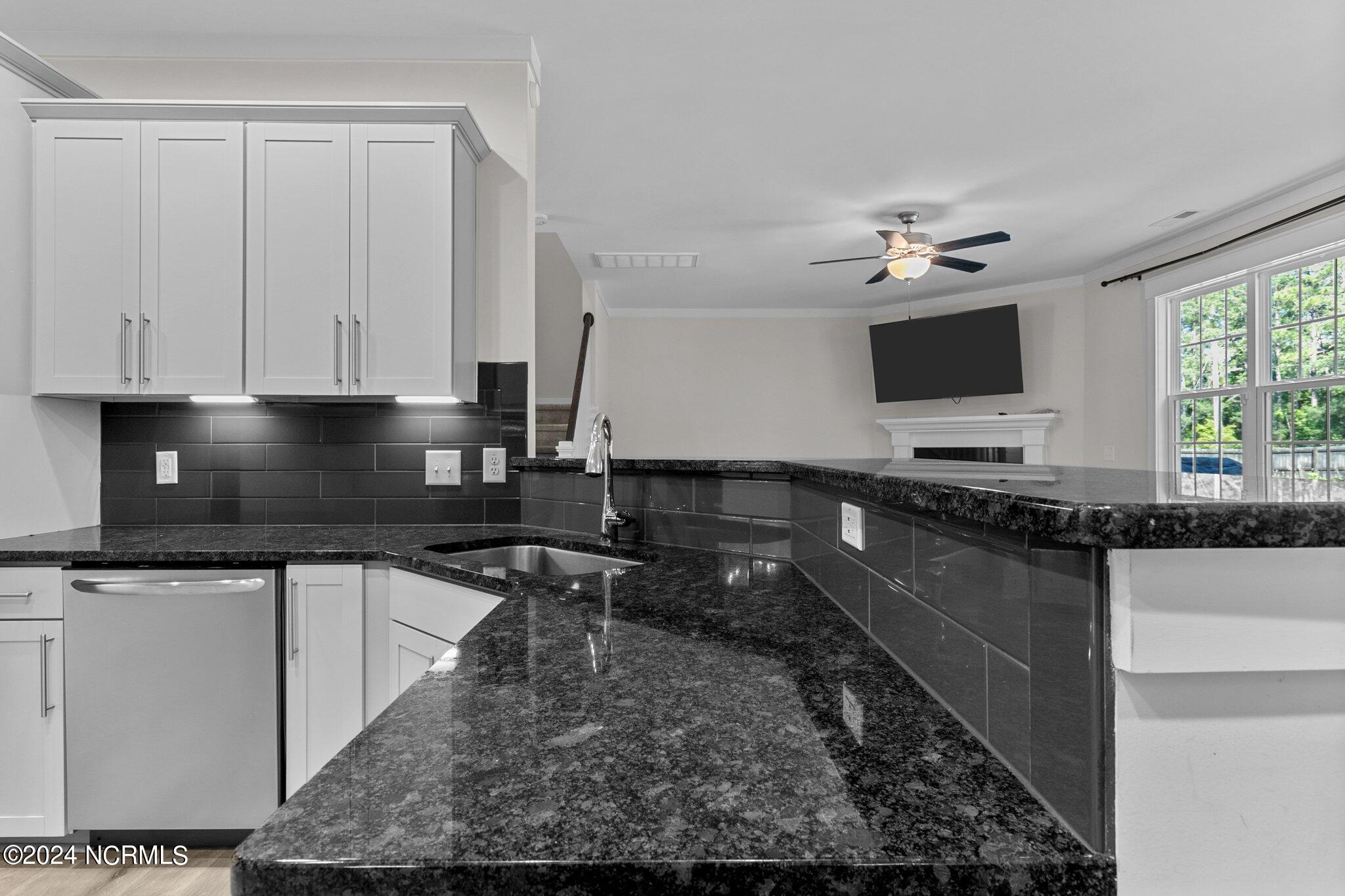 938 Winds Way Property Photo 17