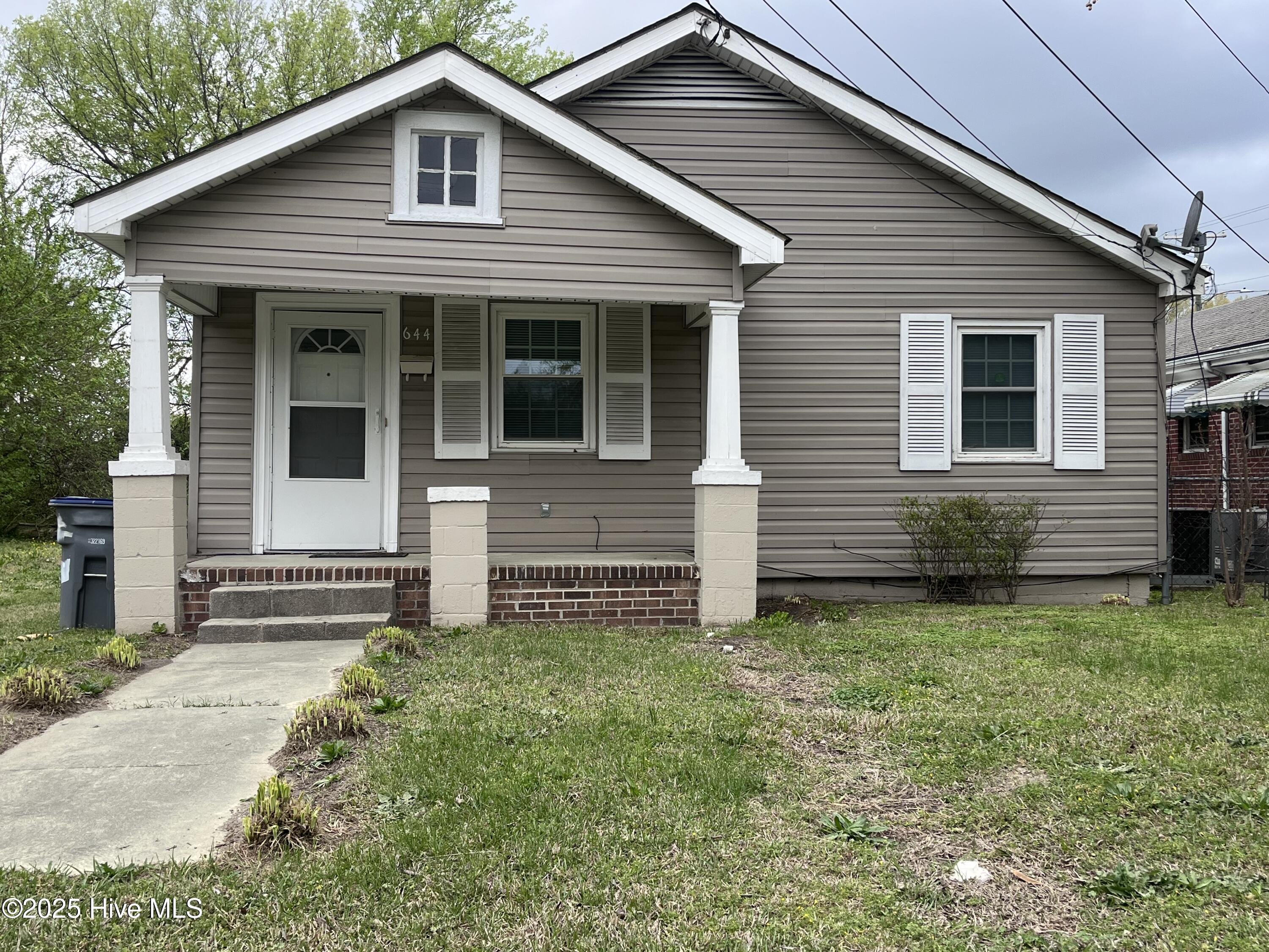 644 Carolina Avenue Property Photo