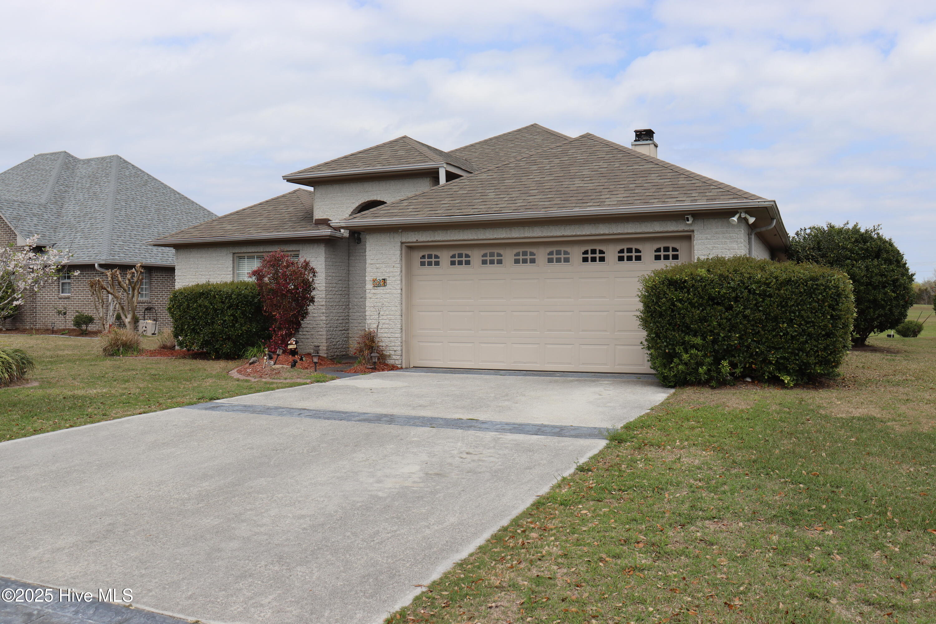 137 Castle Bay Drive Property Photo 1