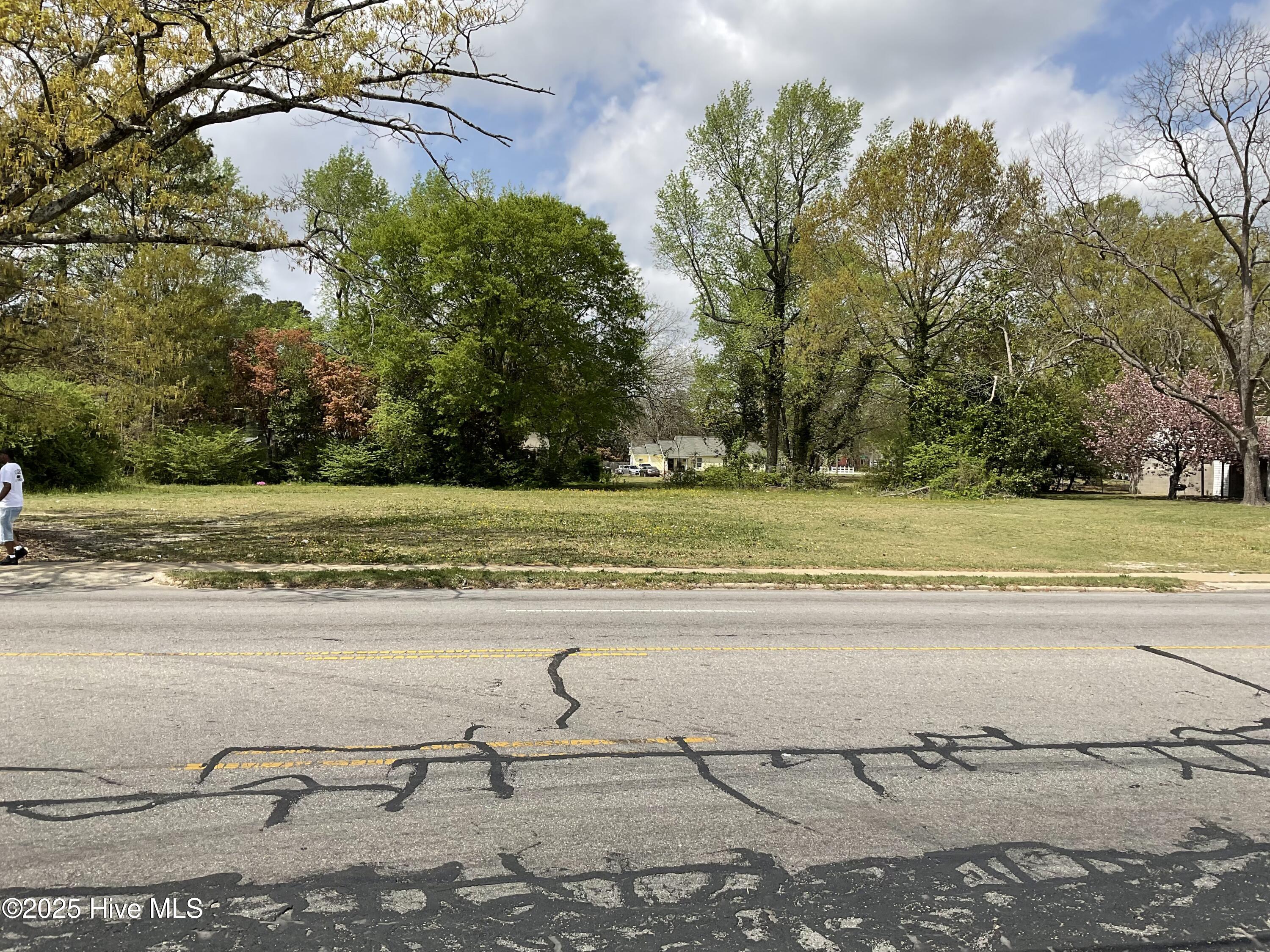 1126 W Raleigh Boulevard Property Photo