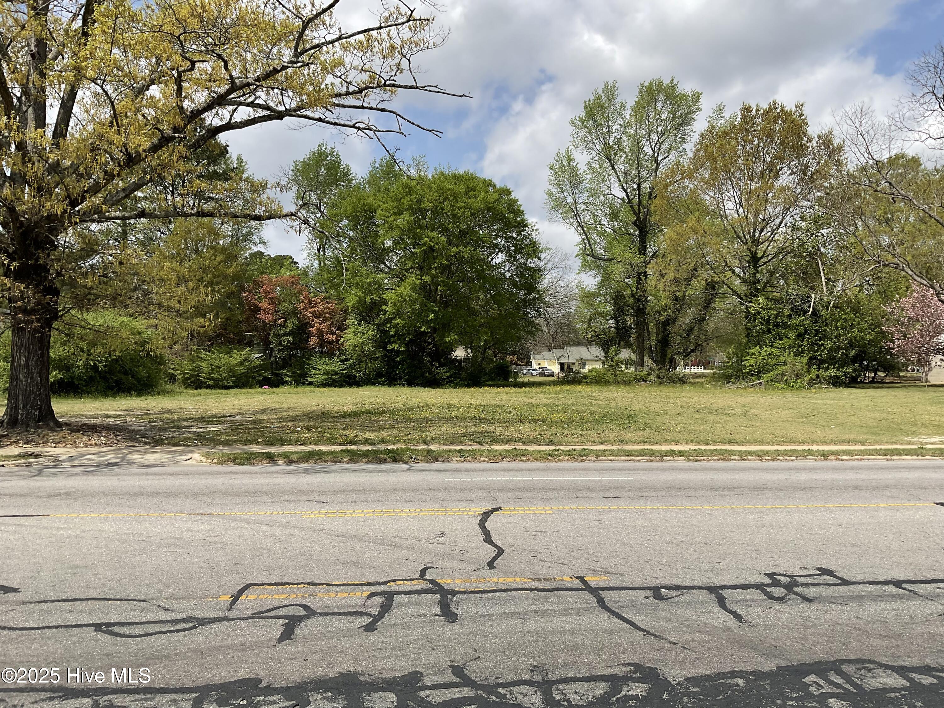 1126 W Raleigh Boulevard Property Photo 2
