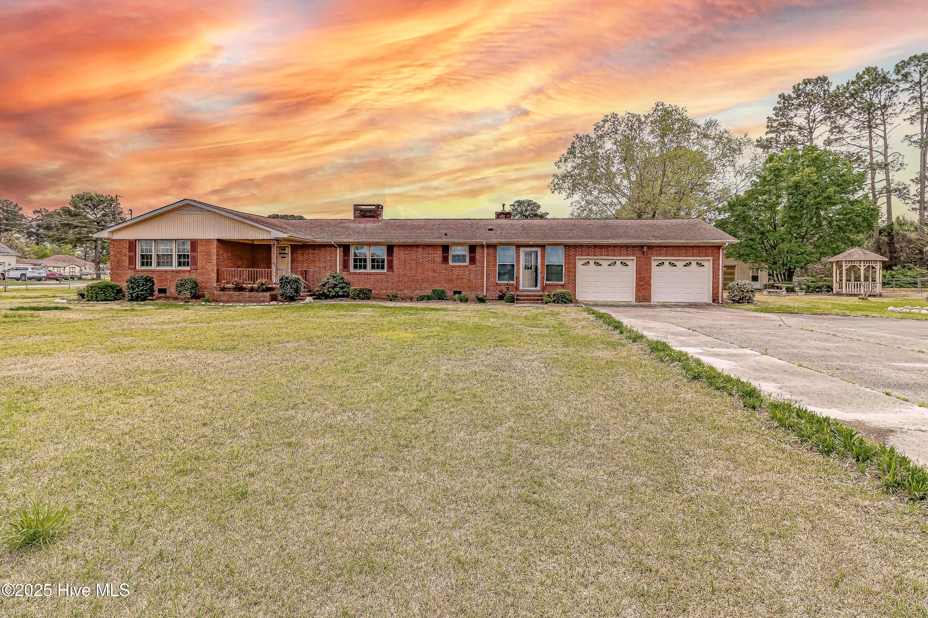 790 E New Hope Road Property Photo