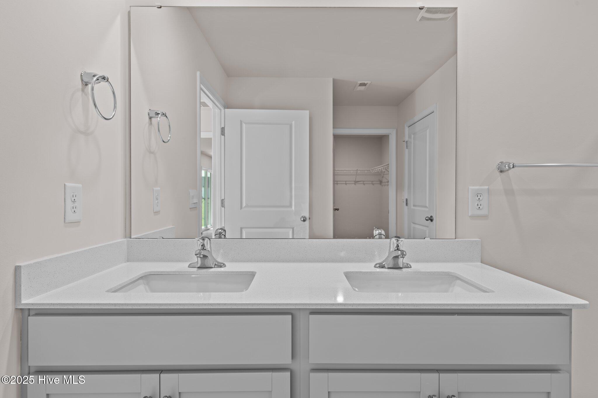 409 King Creek Drive Property Photo 15