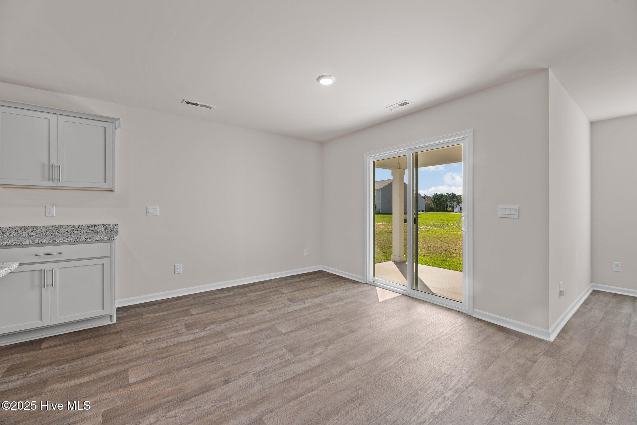 409 King Creek Drive Property Photo 30
