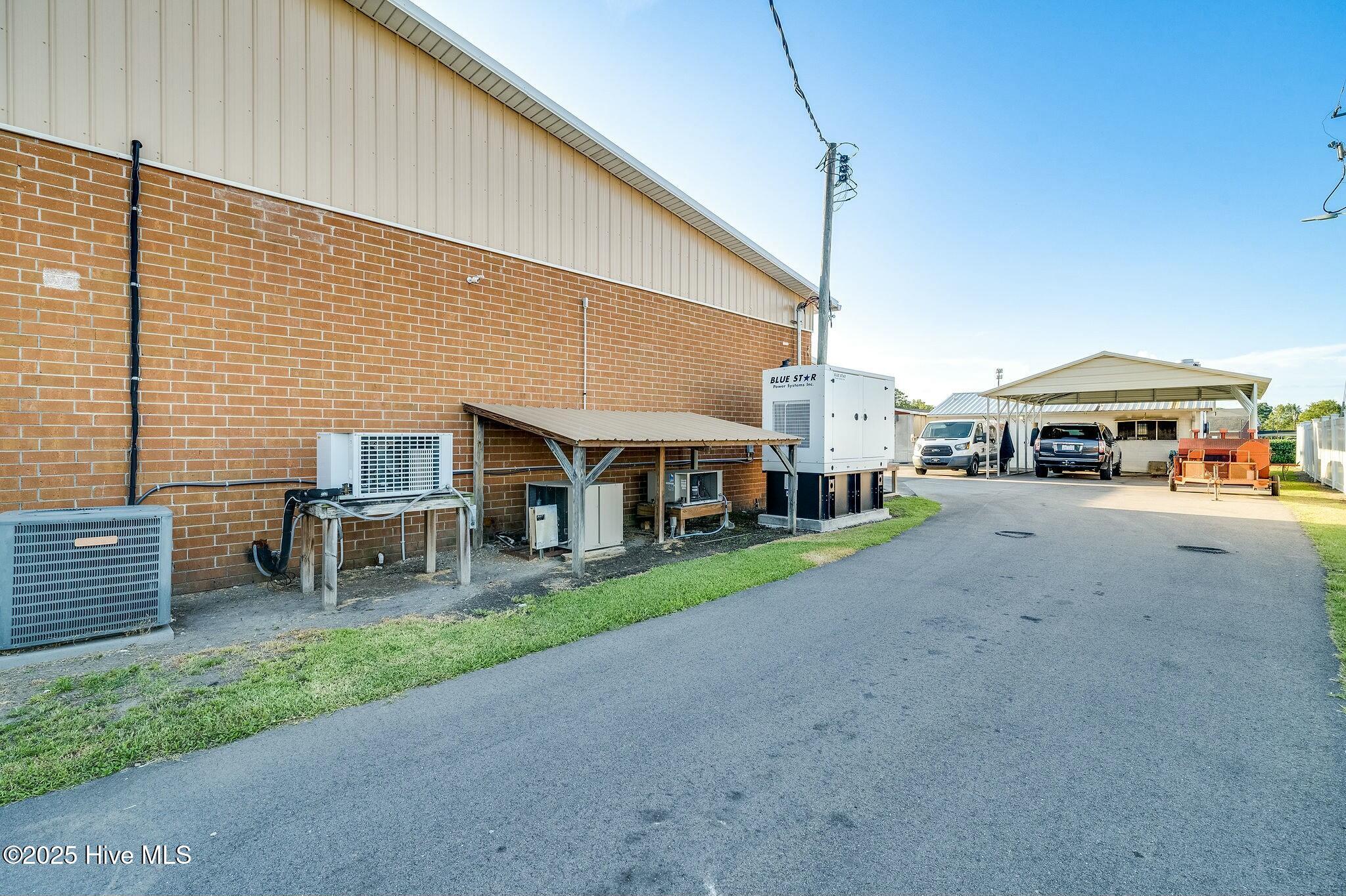 5716 Nc-41 Property Photo 6