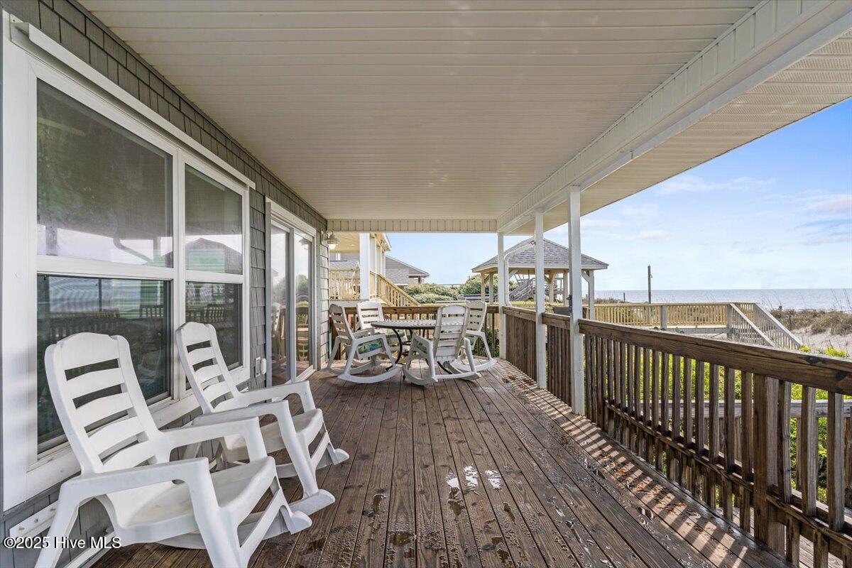 2709 W Beach Drive Property Photo 9