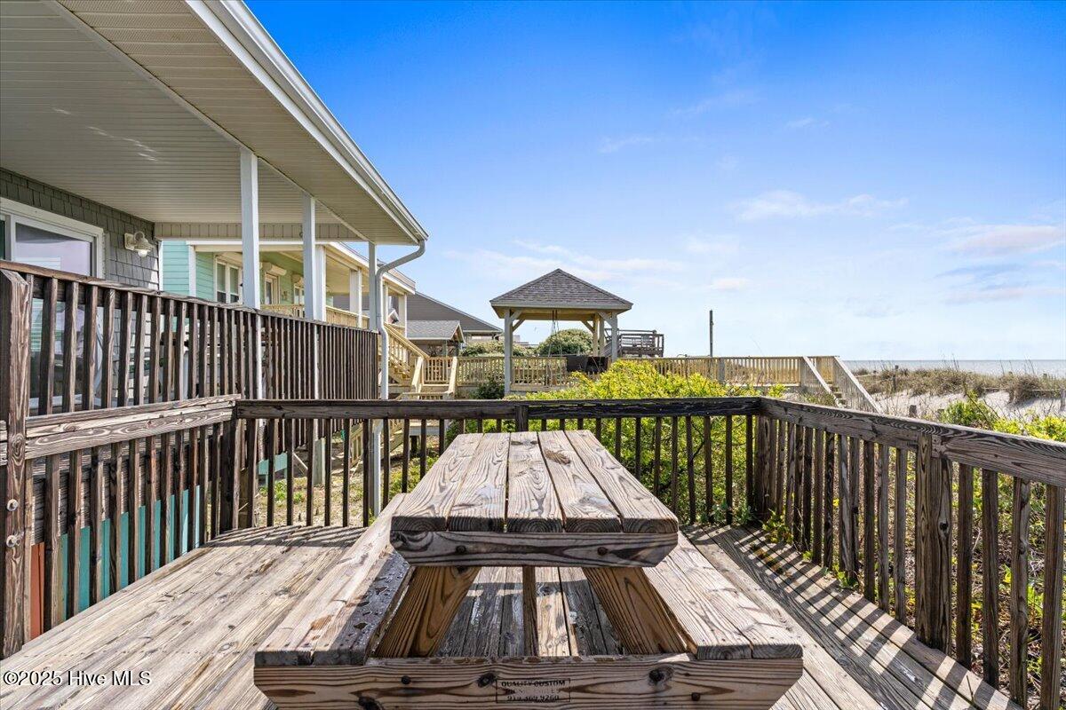 2709 W Beach Drive Property Photo 10