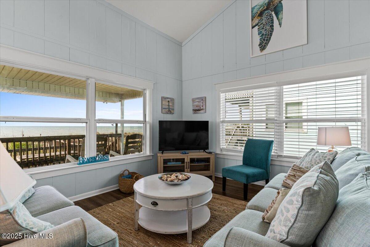 2709 W Beach Drive Property Photo 11