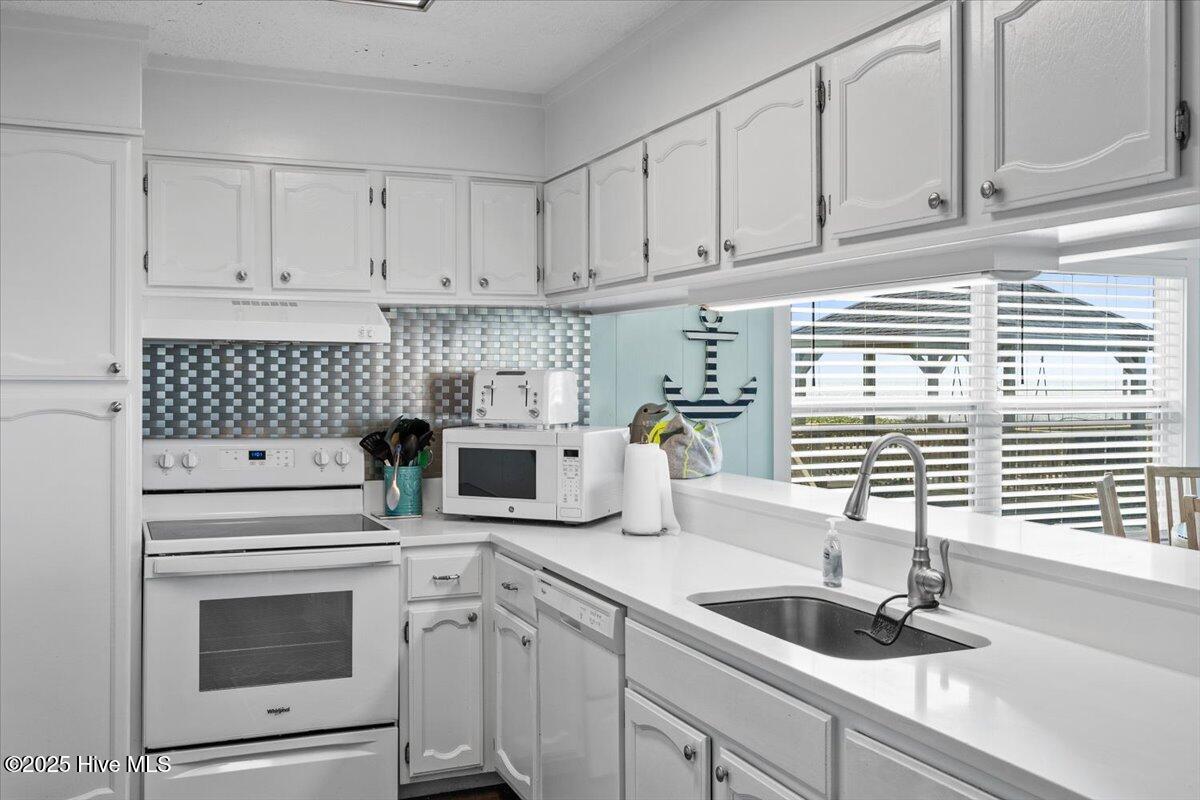 2709 W Beach Drive Property Photo 18