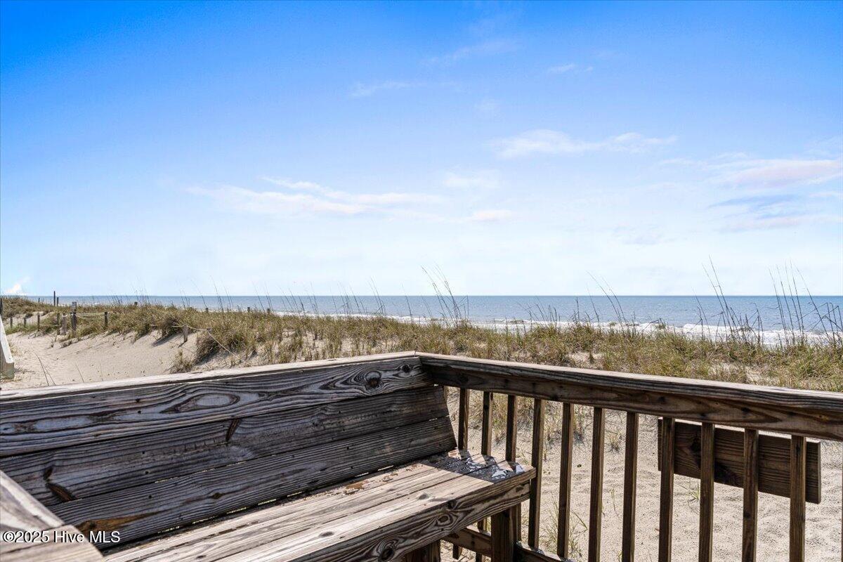 2709 W Beach Drive Property Photo 43