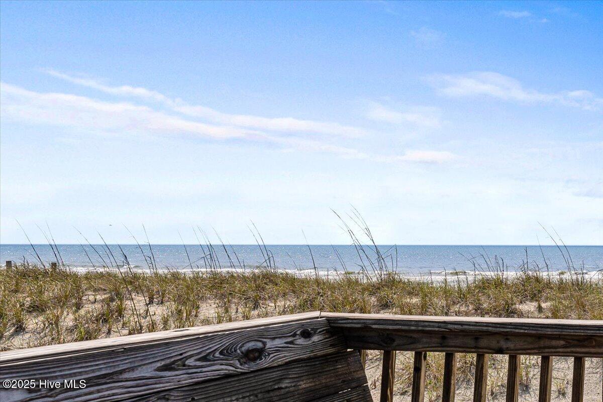 2709 W Beach Drive Property Photo 44
