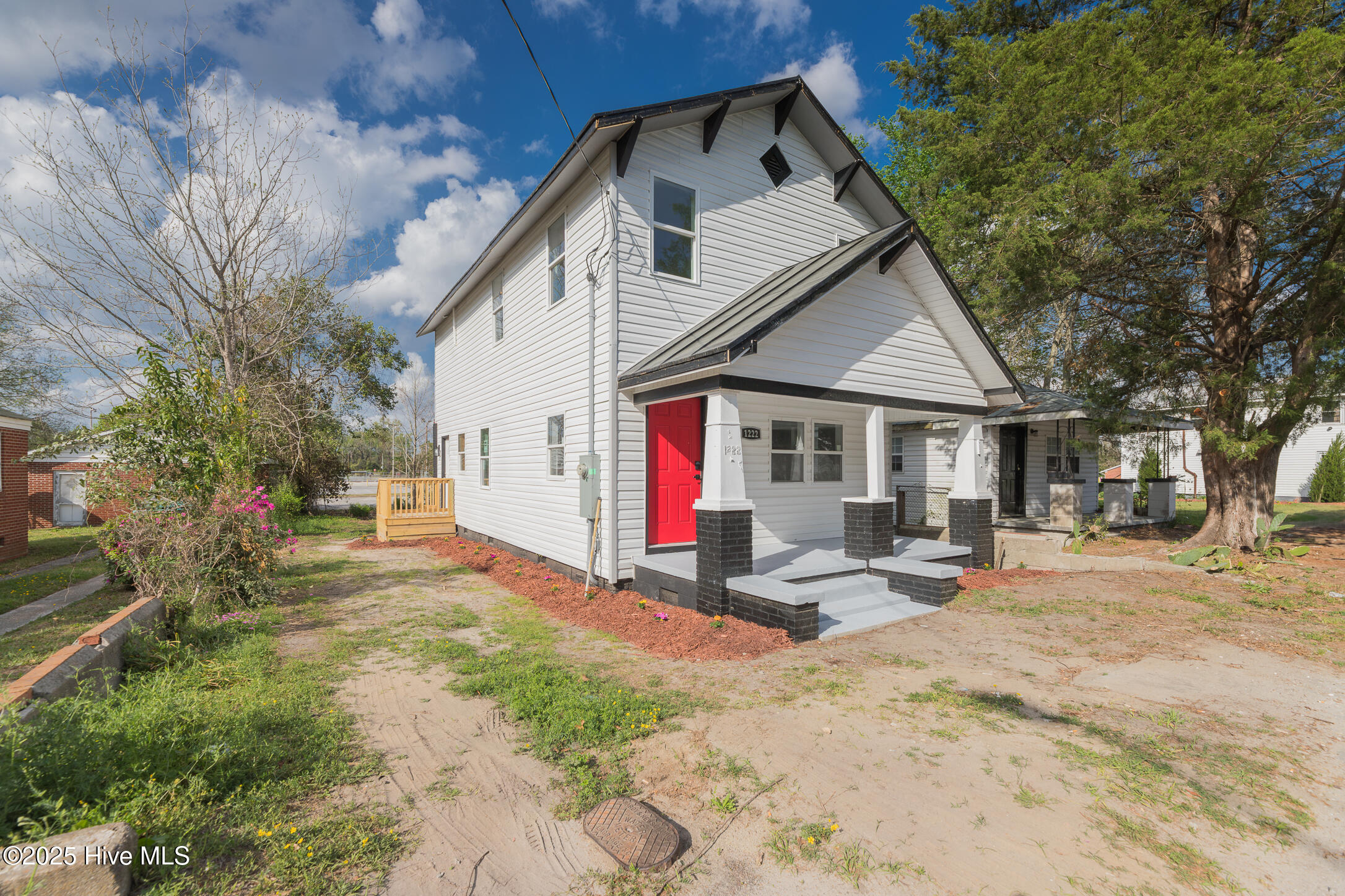 1222 Cedar Street Property Photo 1
