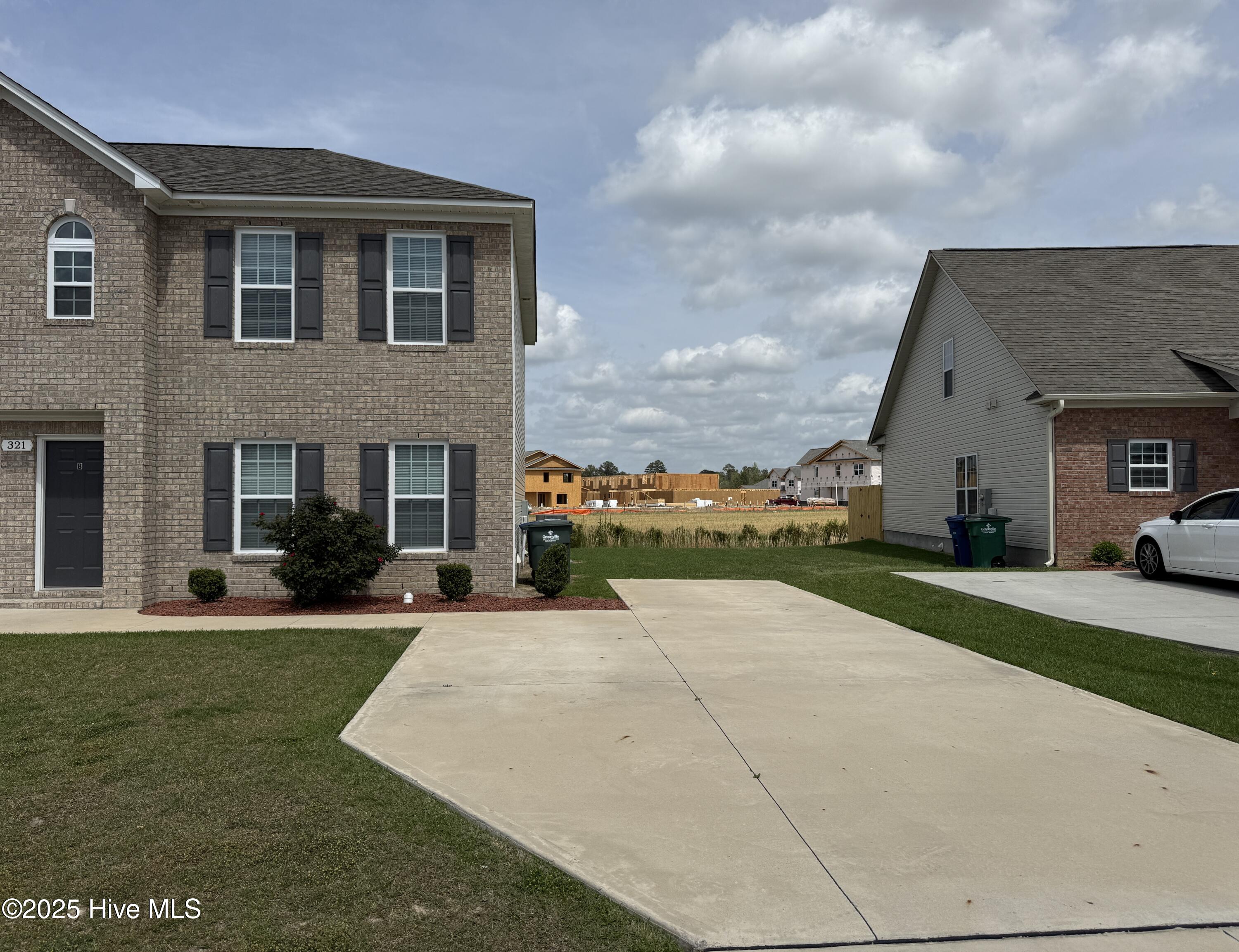 321 S Pointe Drive B Property Photo