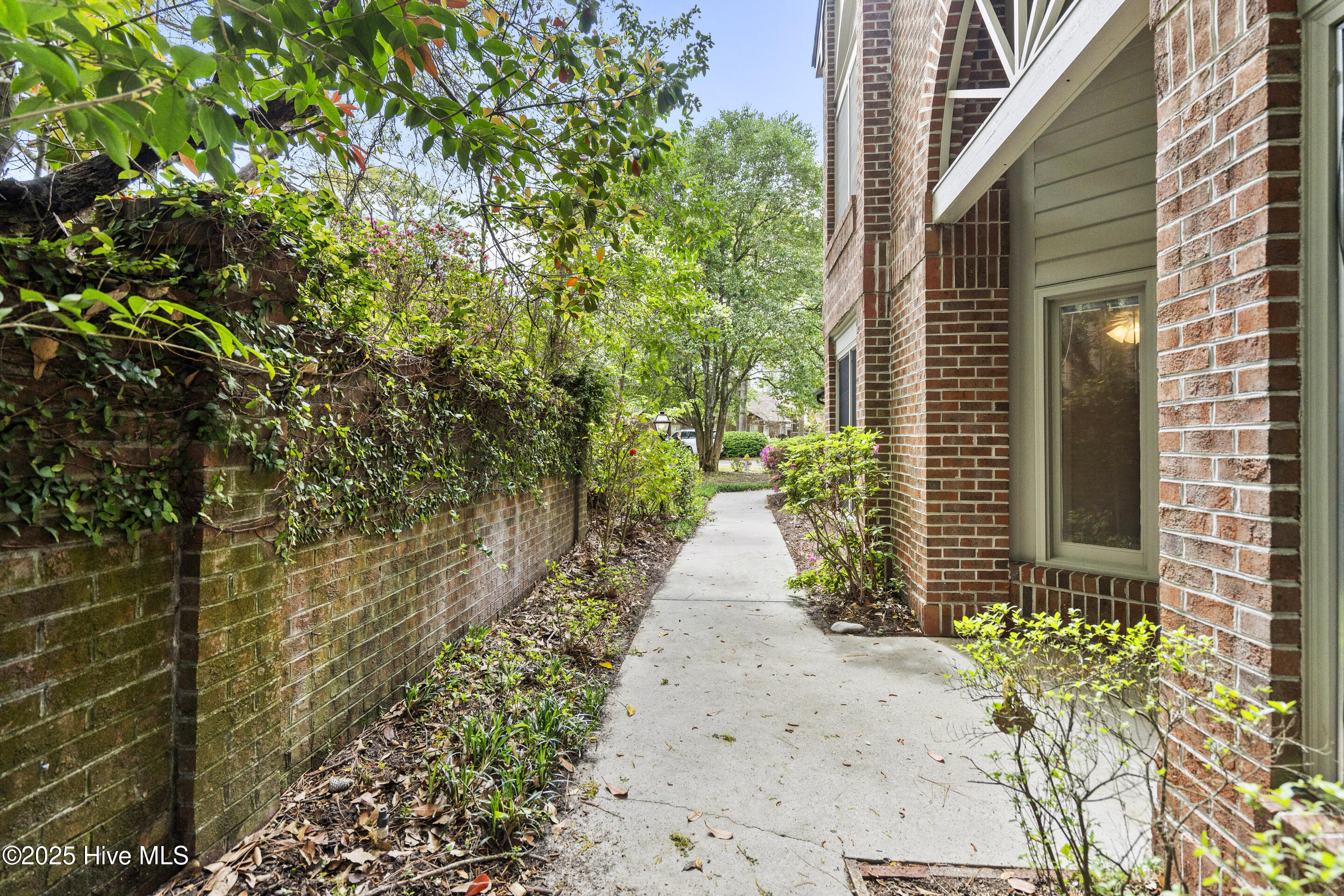 2210 Jumpin Run Drive Property Photo 4
