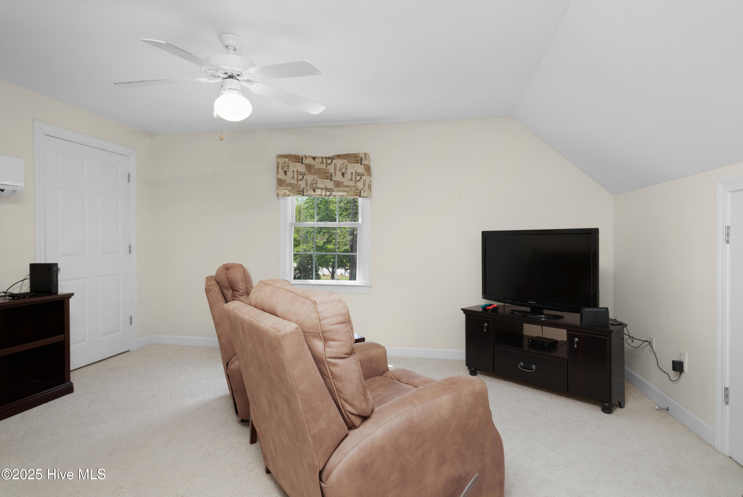 203 Nydegg Road Property Photo 18