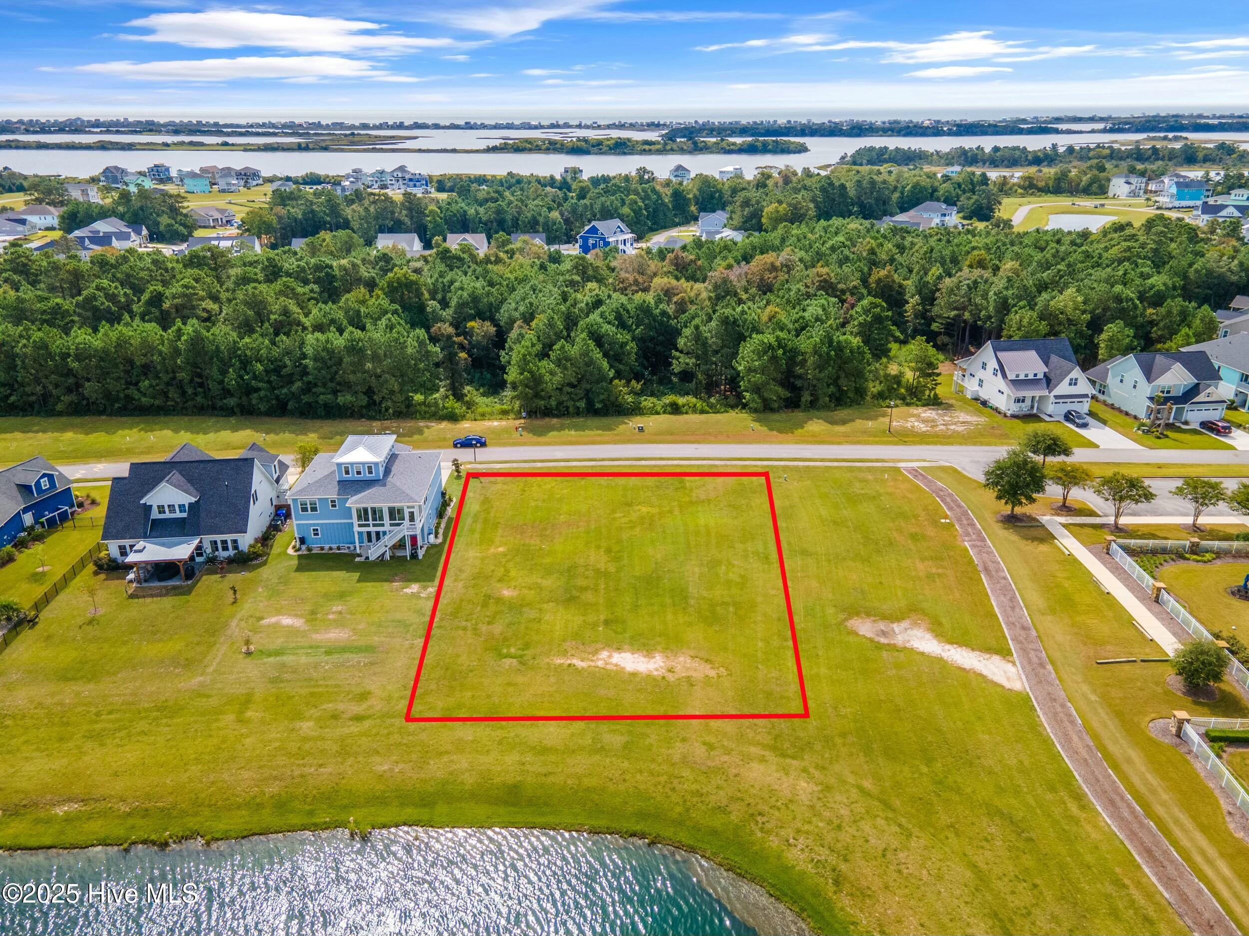 325 Spicer Lake Drive Property Photo 12