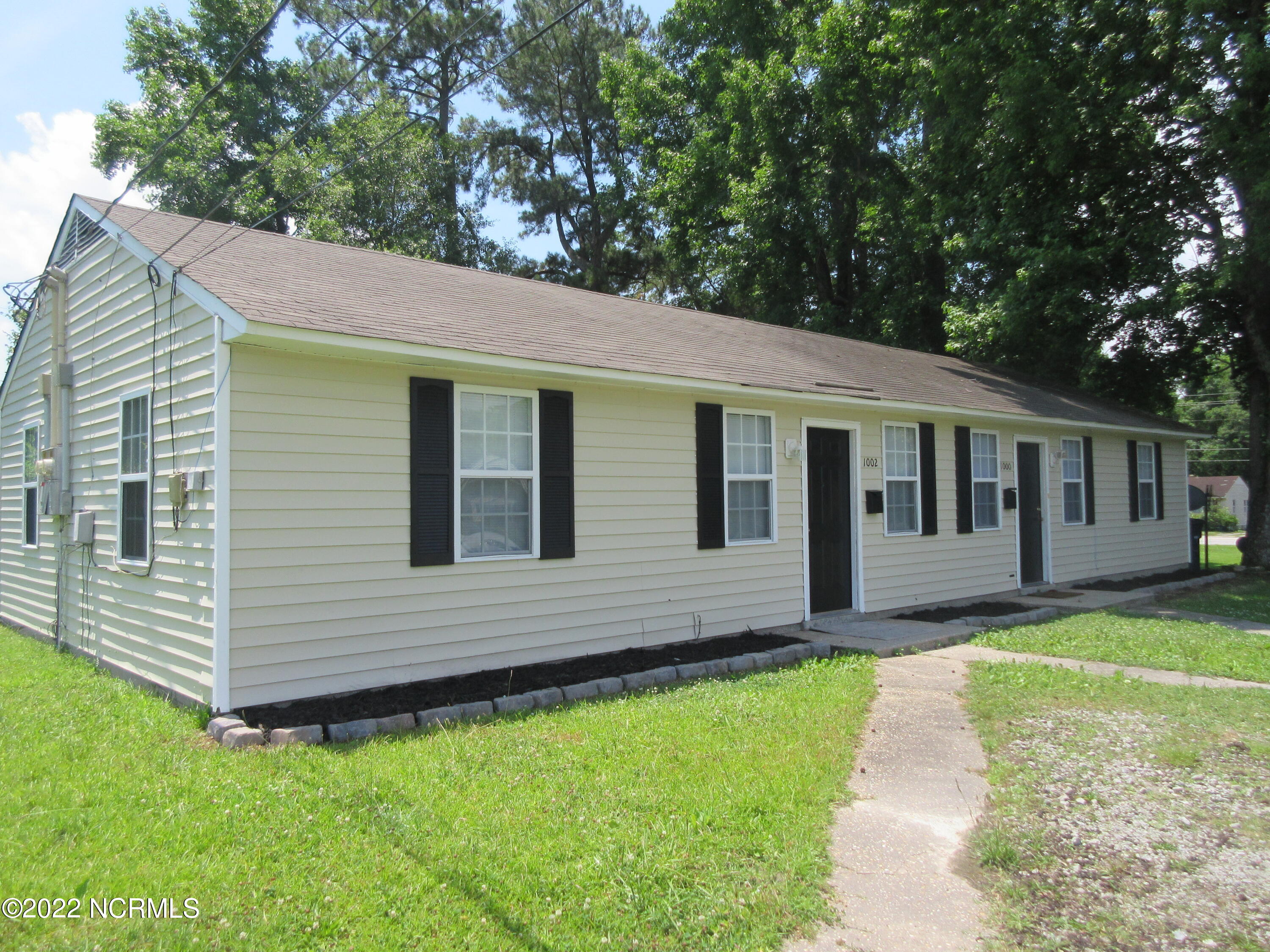 1000 Davis Street Property Photo