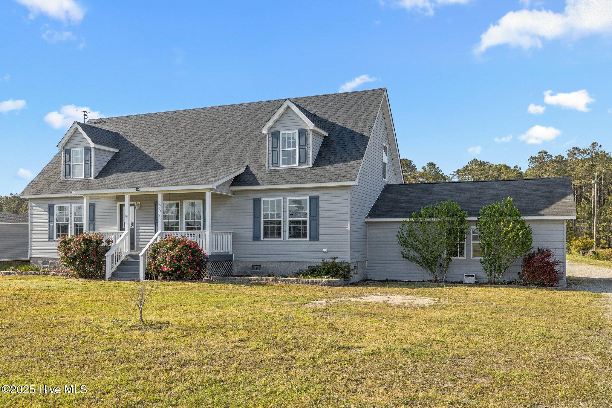 207 Mayflower Drive Property Photo 4