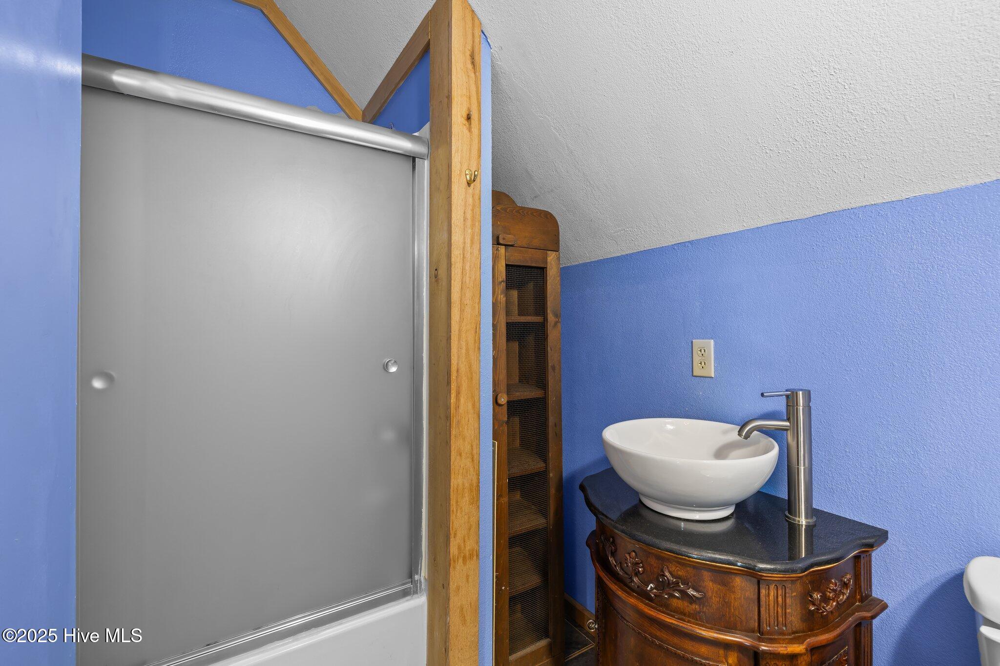 207 Mayflower Drive Property Photo 25