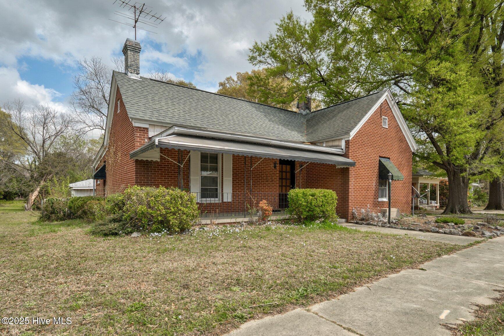 733 Falls Road Property Photo