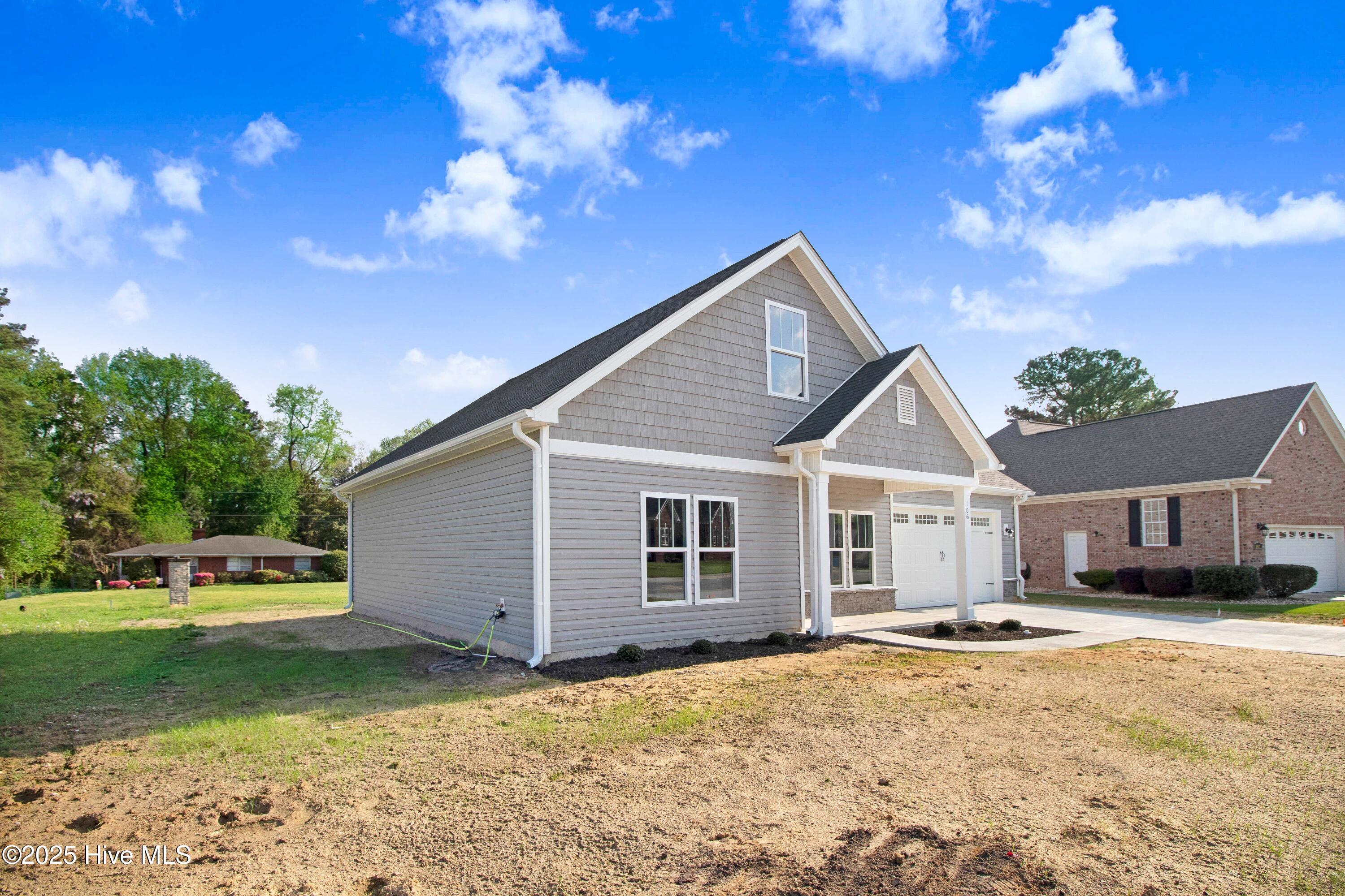 106 Kingston Circle Property Photo 3