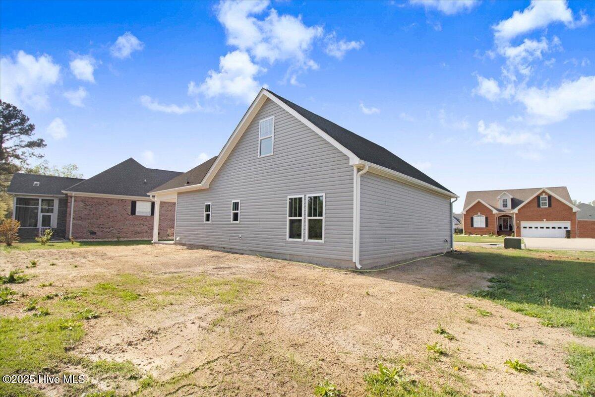 106 Kingston Circle Property Photo 5