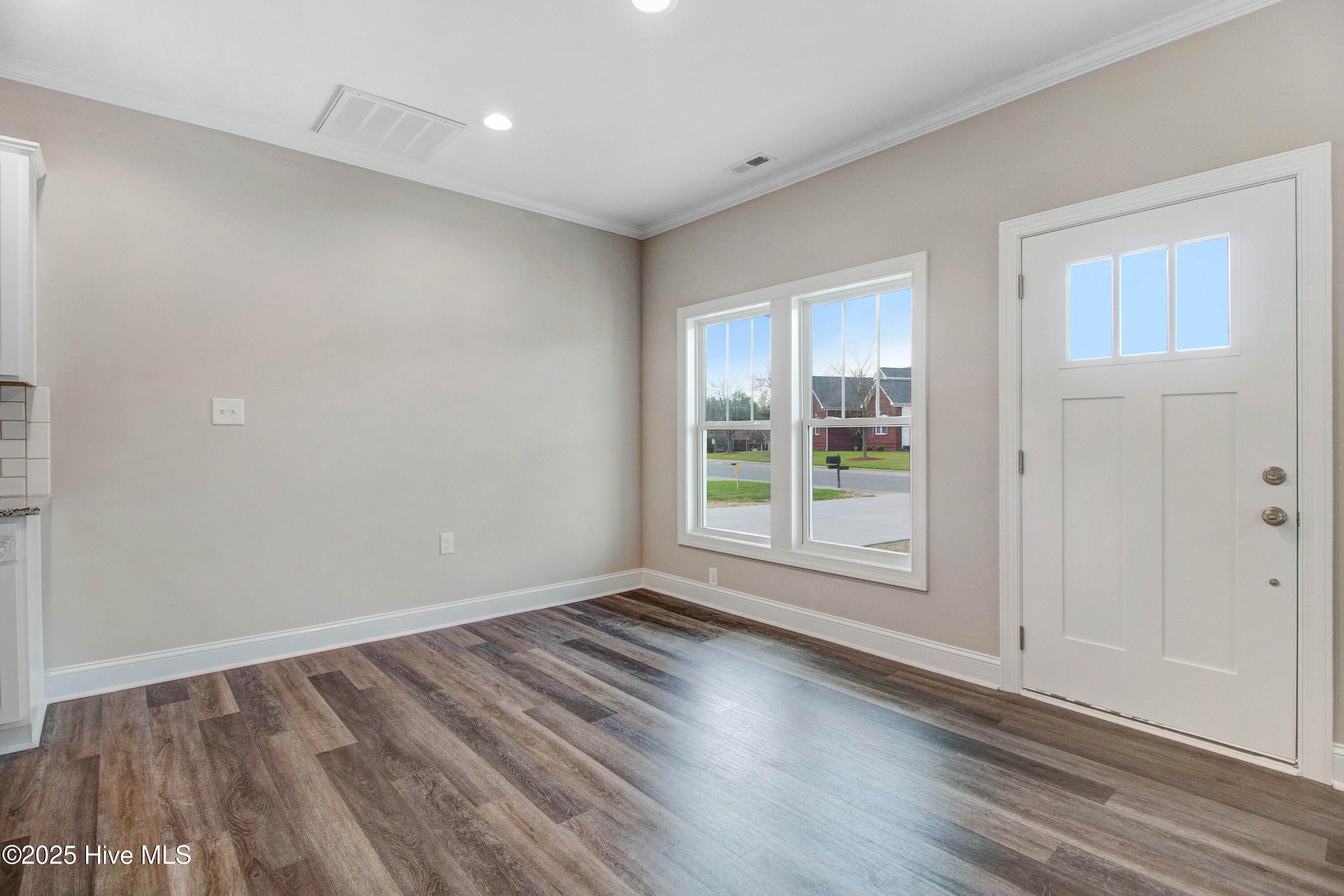 106 Kingston Circle Property Photo 12