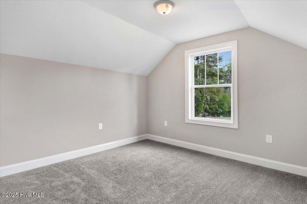 106 Kingston Circle Property Photo 32