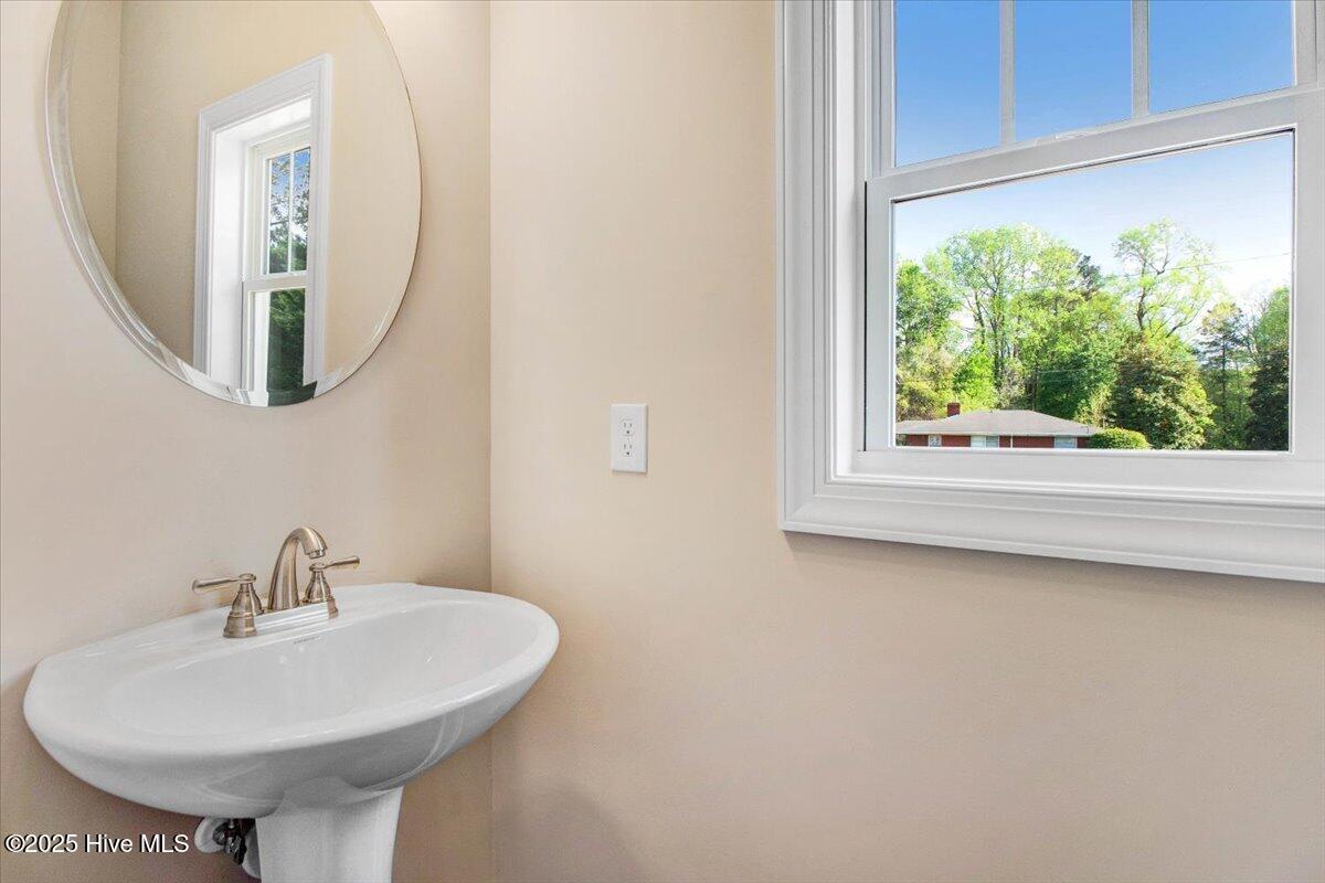 106 Kingston Circle Property Photo 33