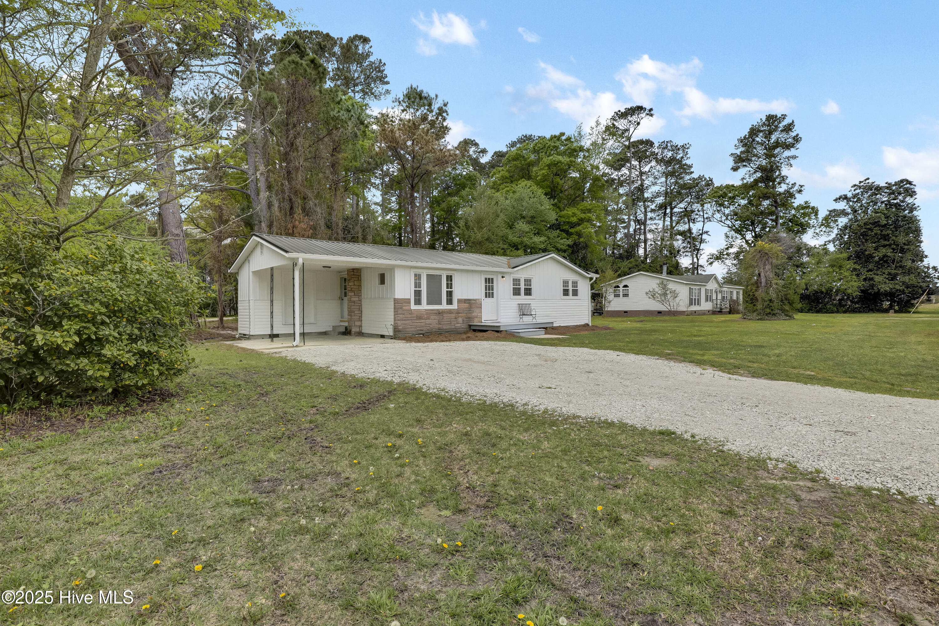 3911 Penderlea Highway Property Photo