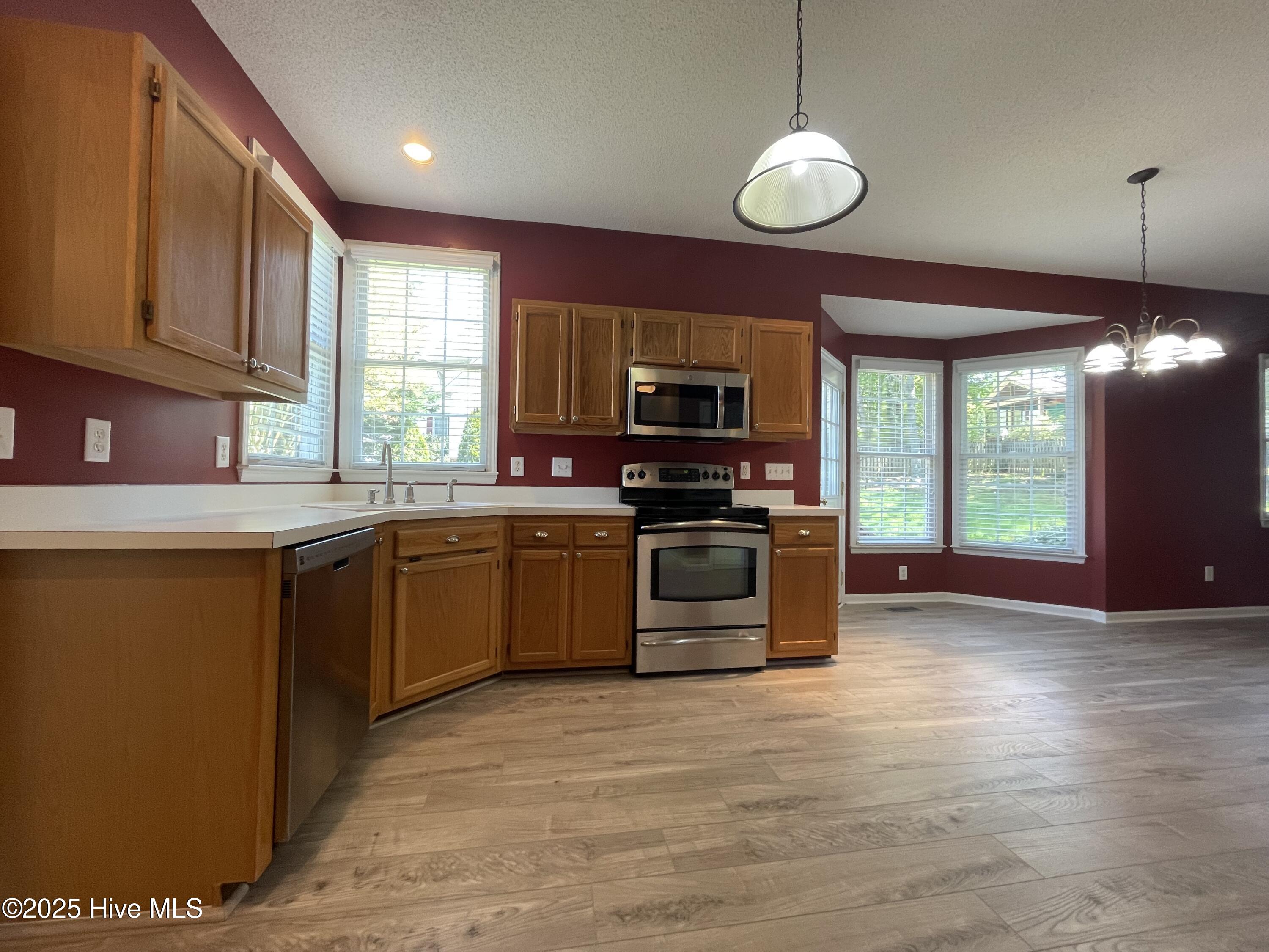 12104 Amoretto Way Property Photo 8
