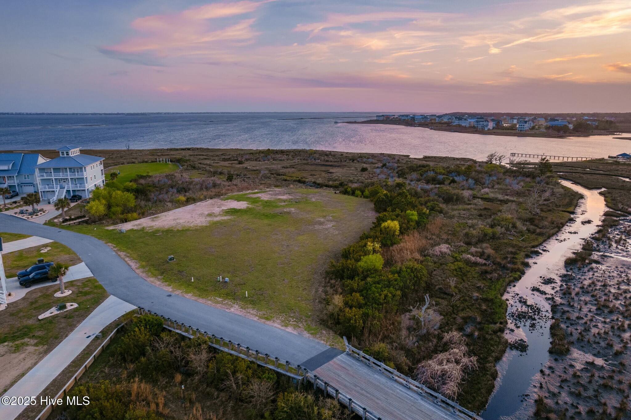 614 Fishermans Point Property Photo 1