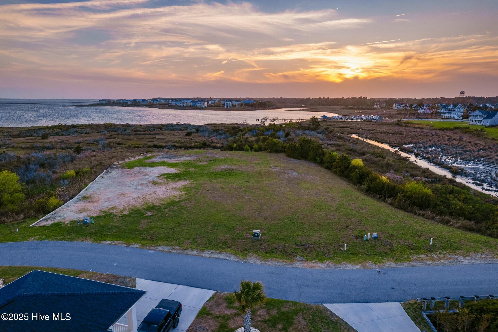 614 Fishermans Point Property Photo 2