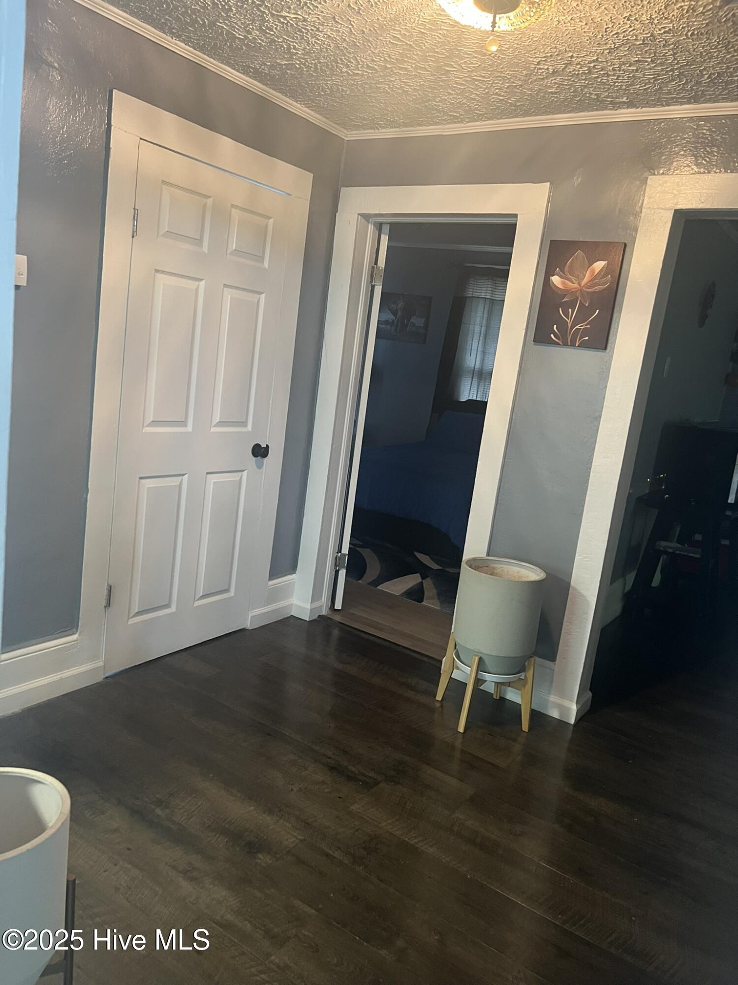 505 S Leslie Street Property Photo 17