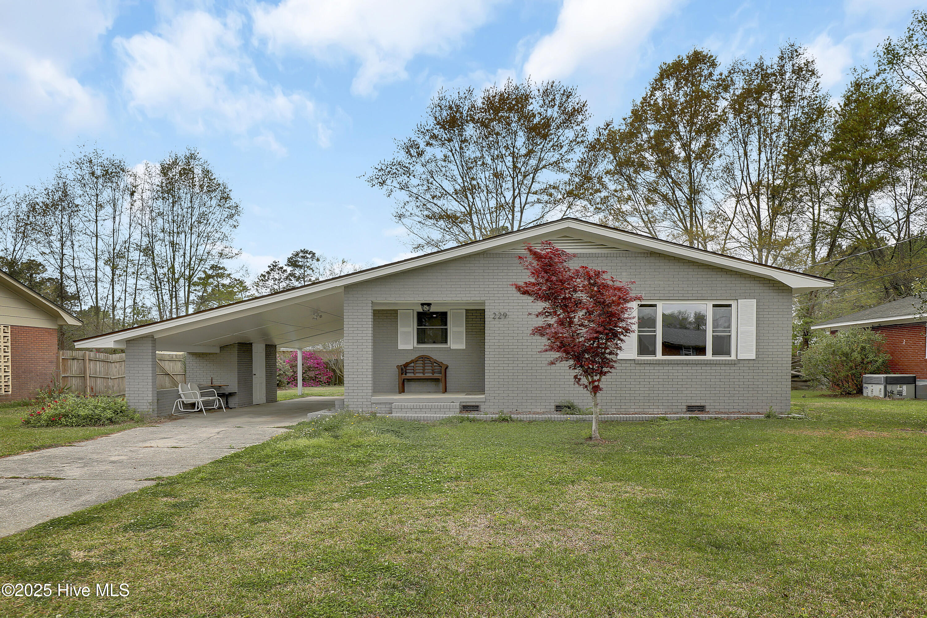 229 Oak Street Property Photo
