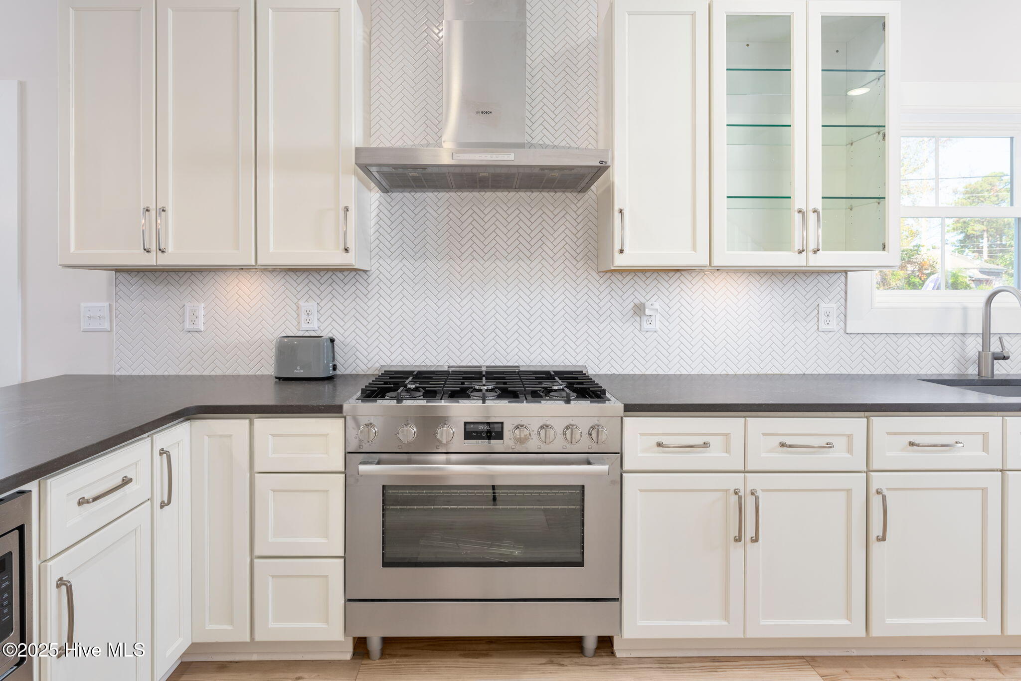 117 Seagate Place Property Photo 3