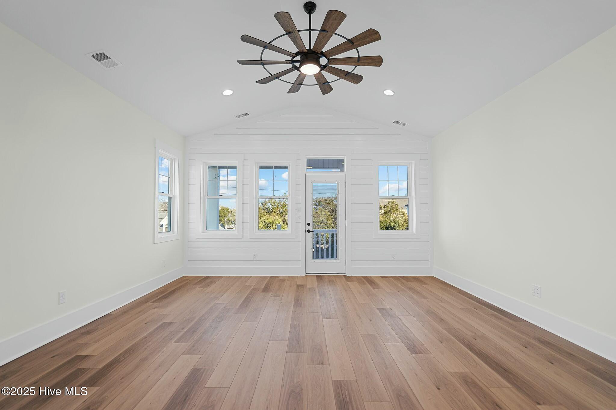 1118 Snapper Lane Property Photo 8