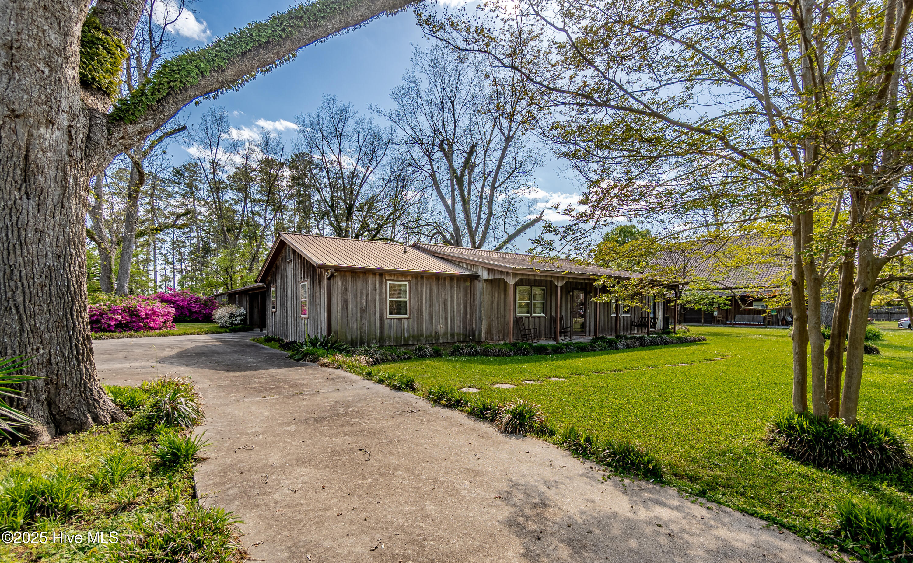 101 Grove Circle Property Photo 3