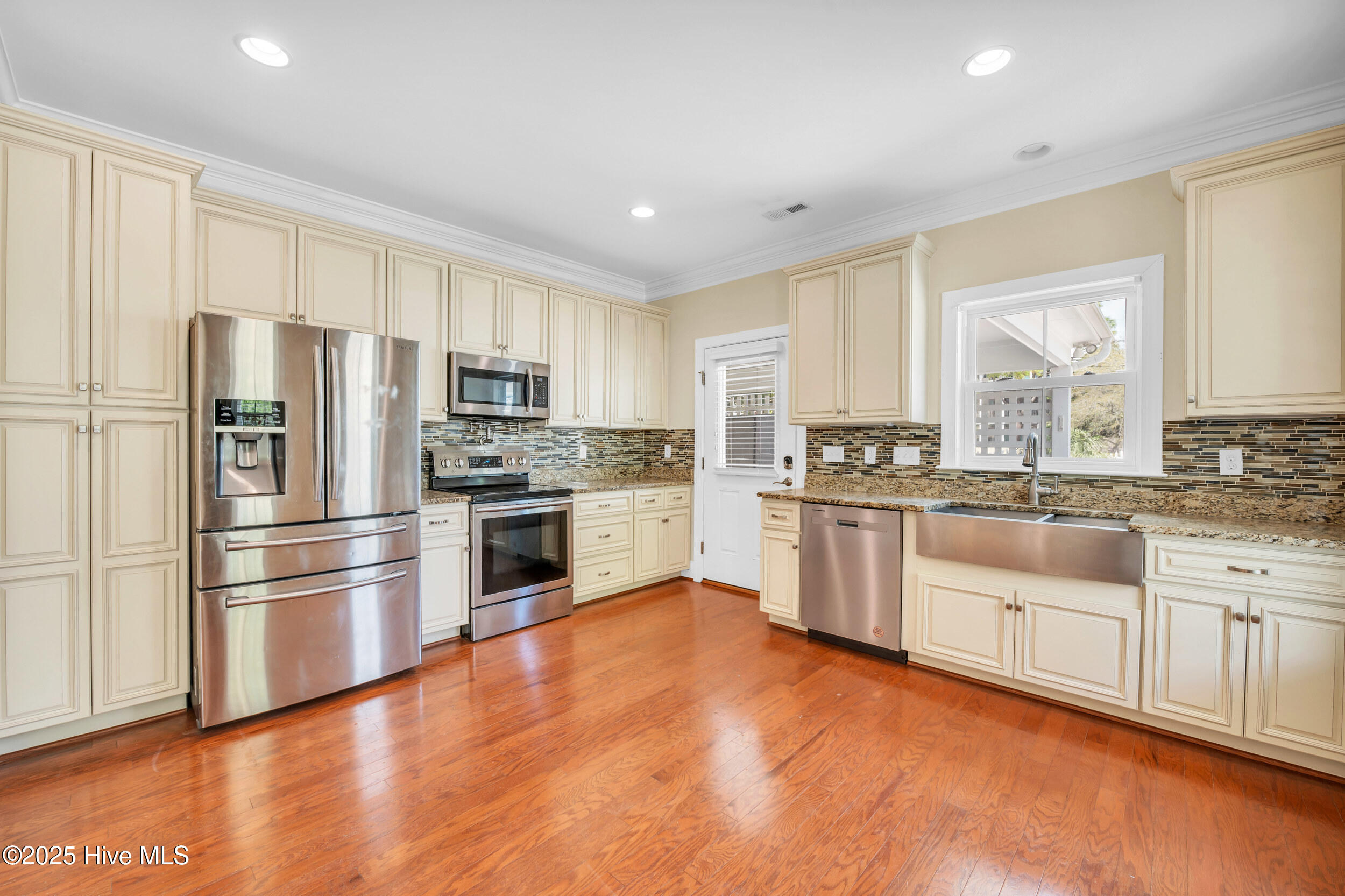 511 Spencer Farlow Drive Property Photo 4