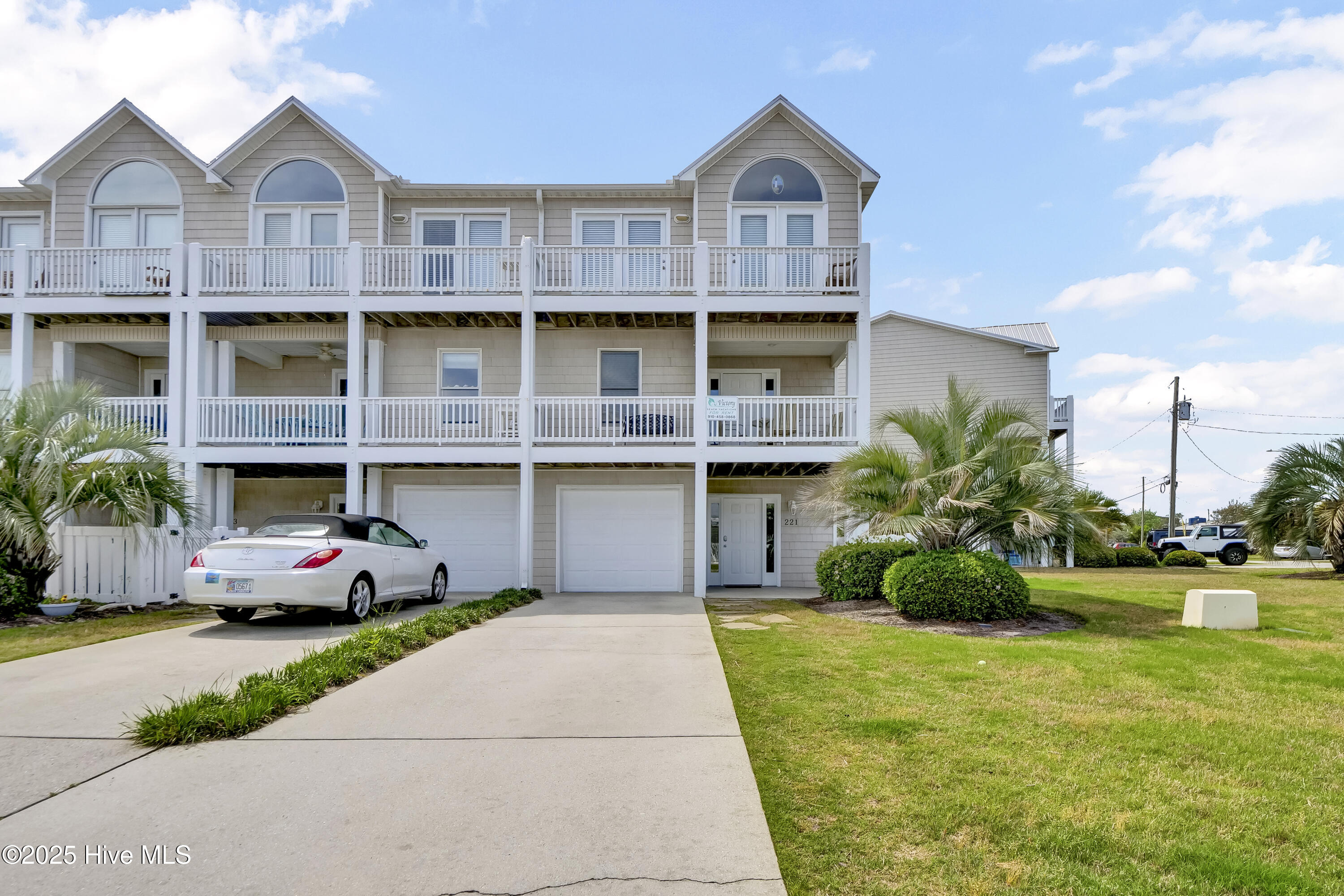 221 N Avenue Property Photo